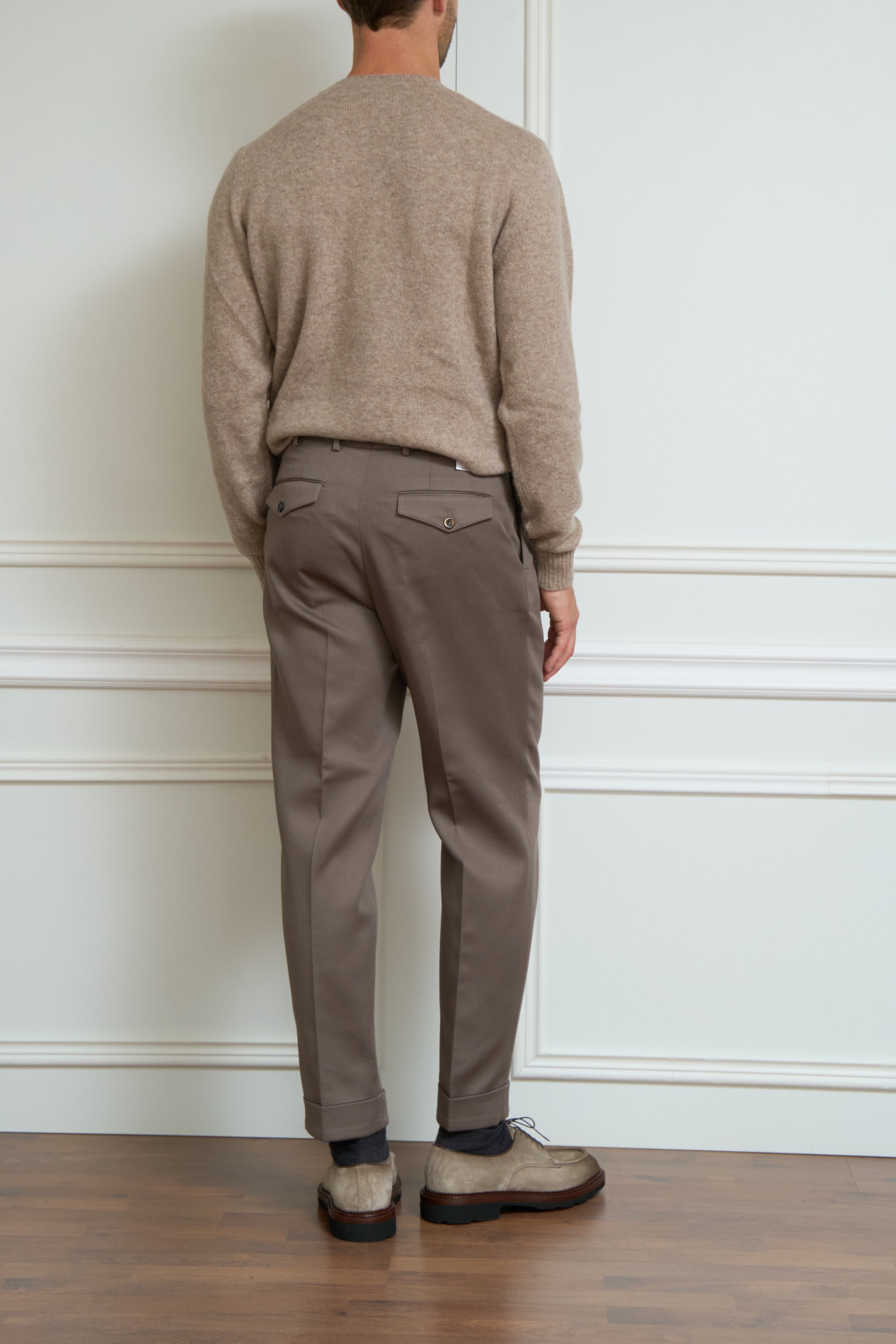 Pleated trousers in taupe