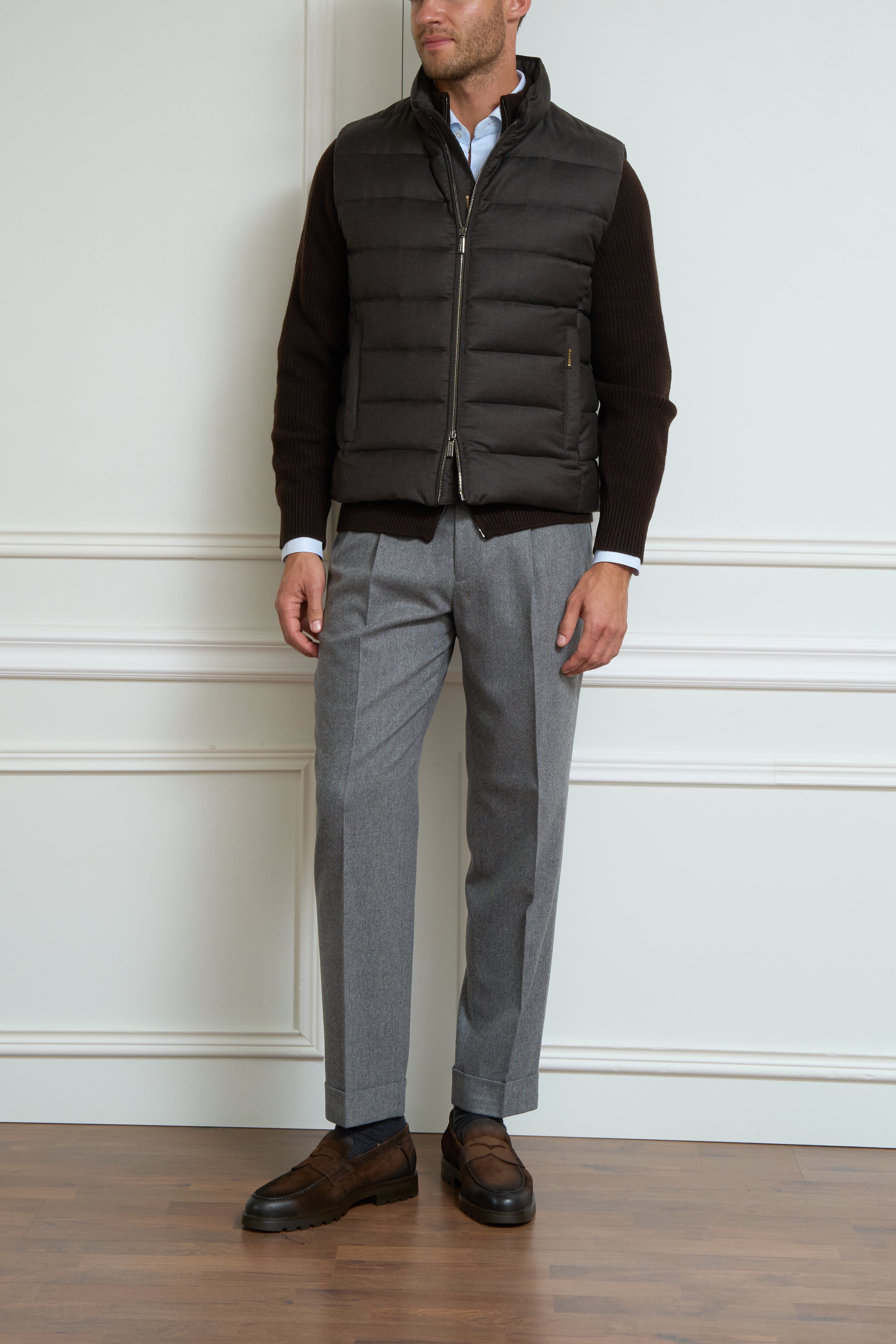 Vest in dark brown