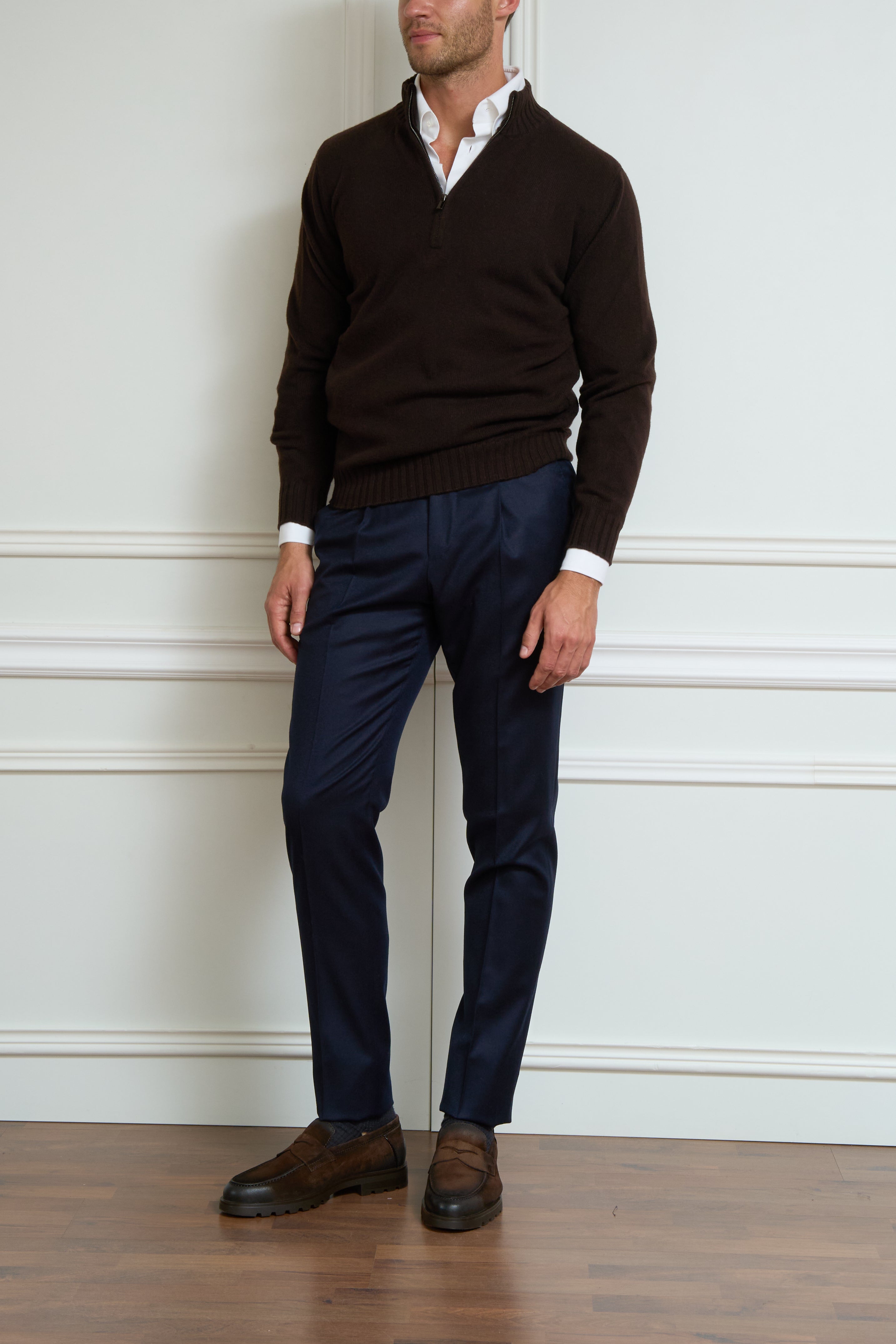 Sweater in dark brown