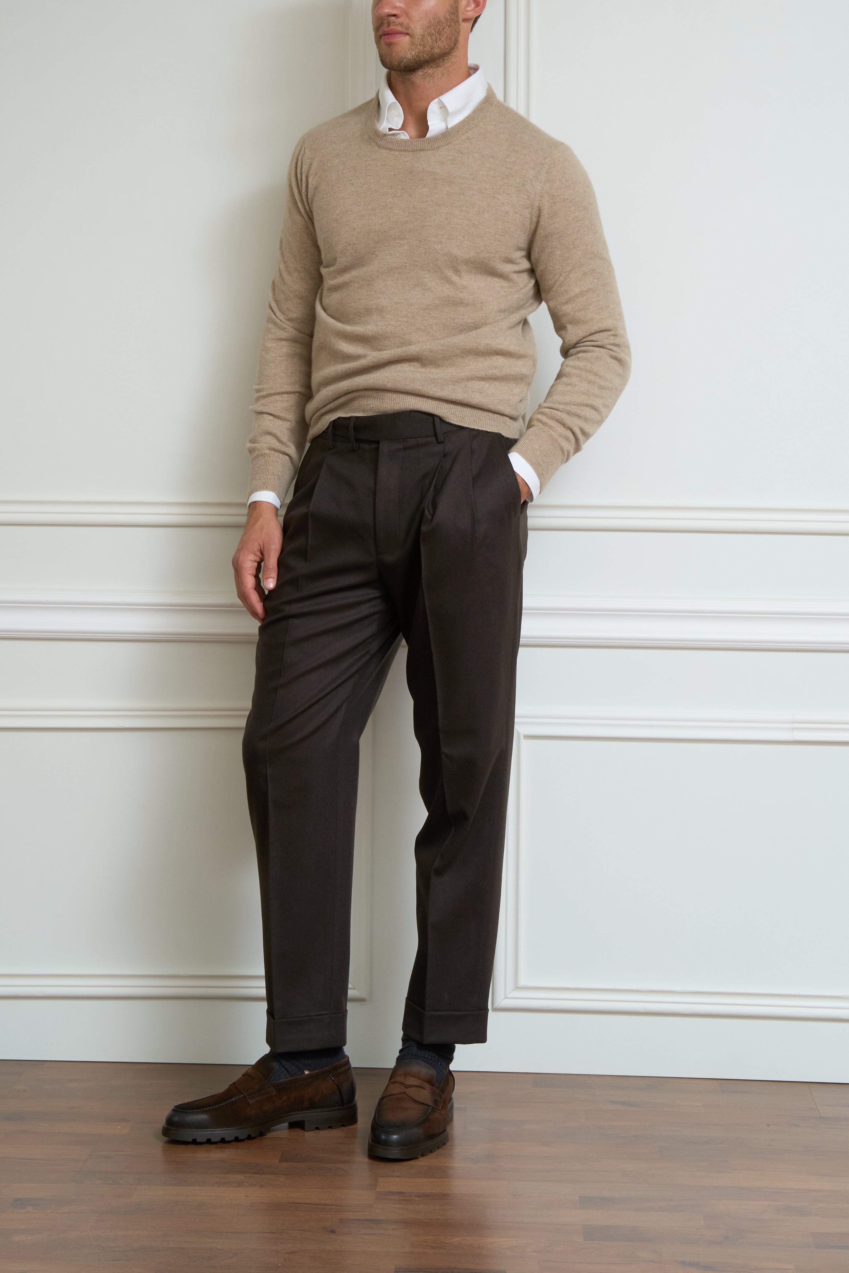 Pleated trousers in brown