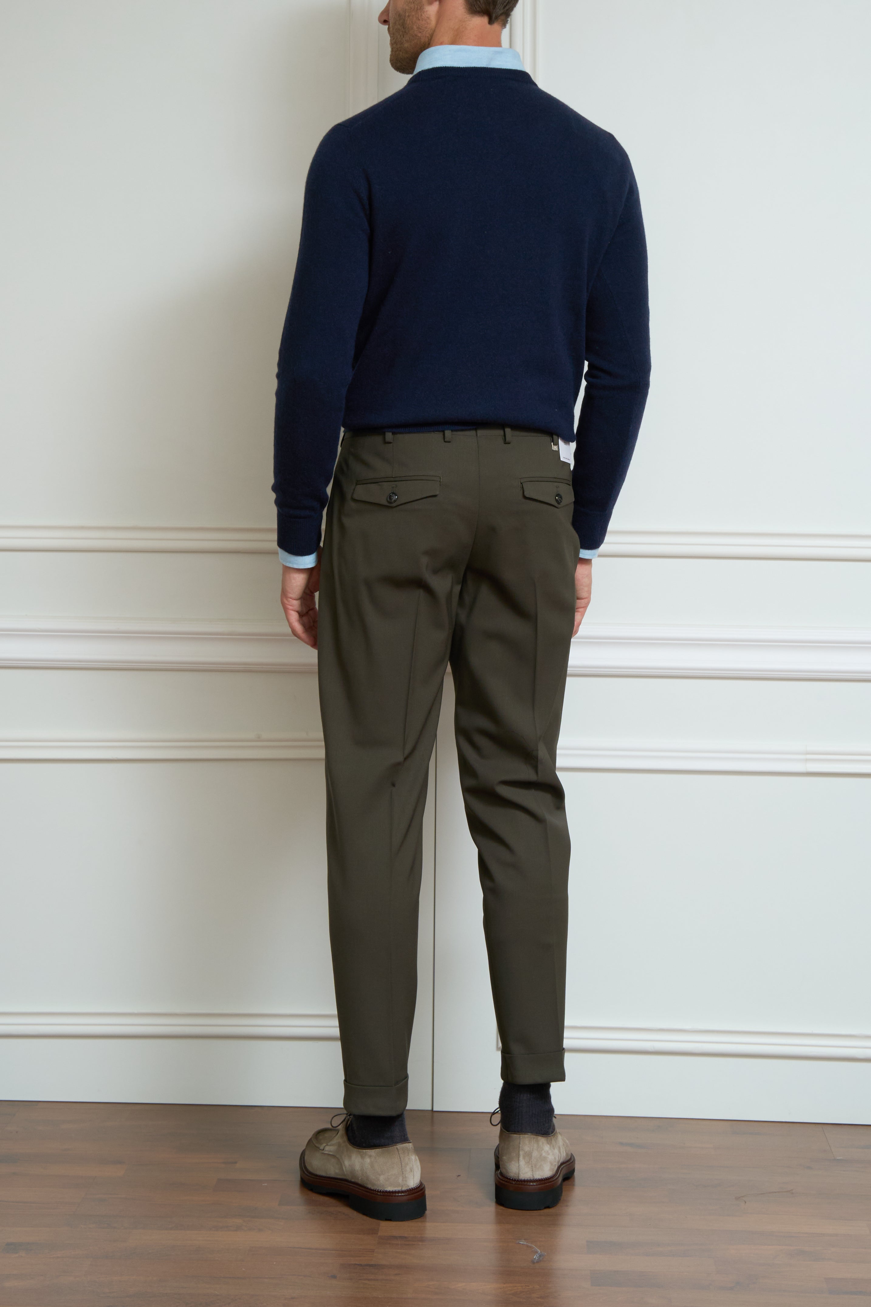 Pleated trousers in green