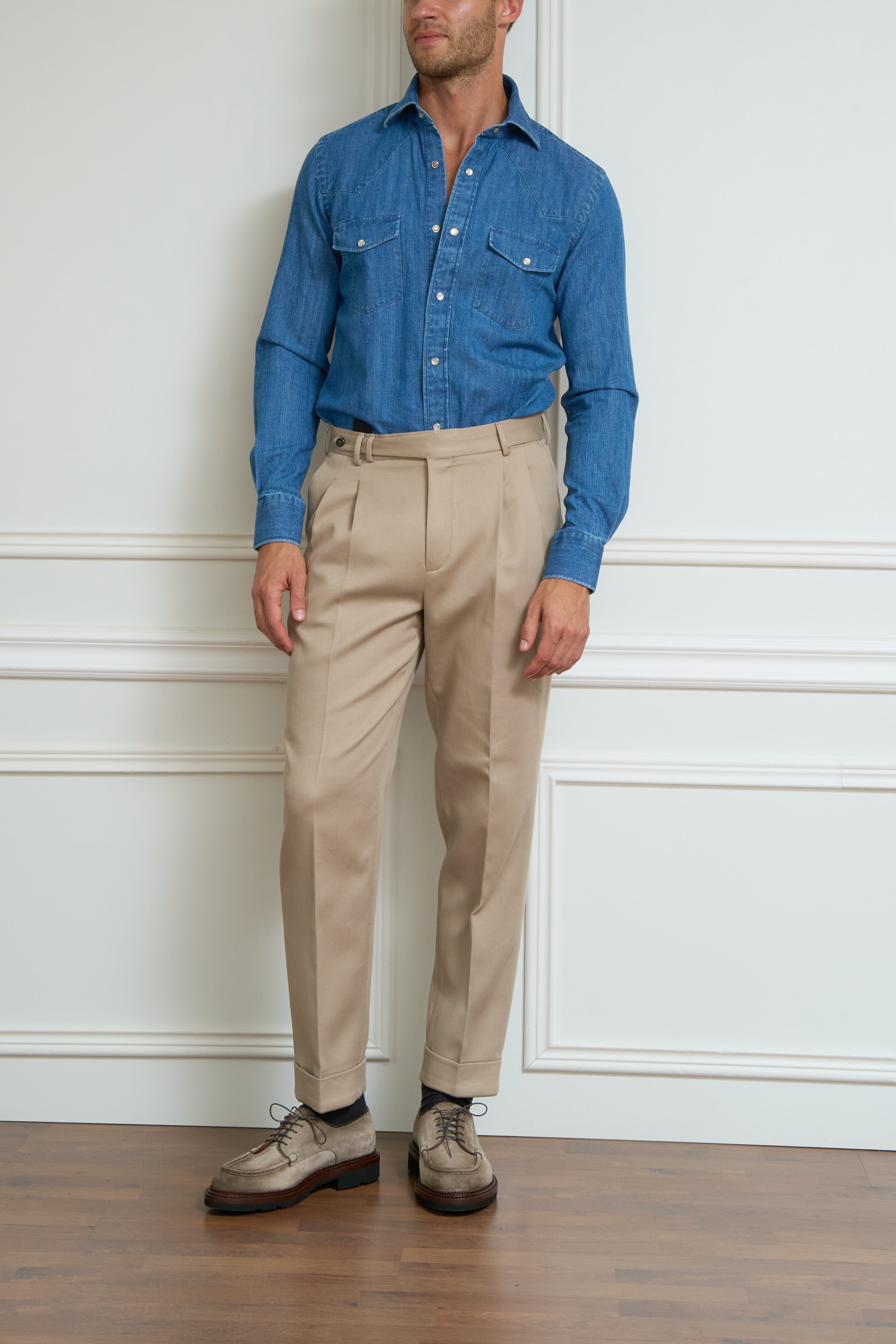 Pleated trousers in beige