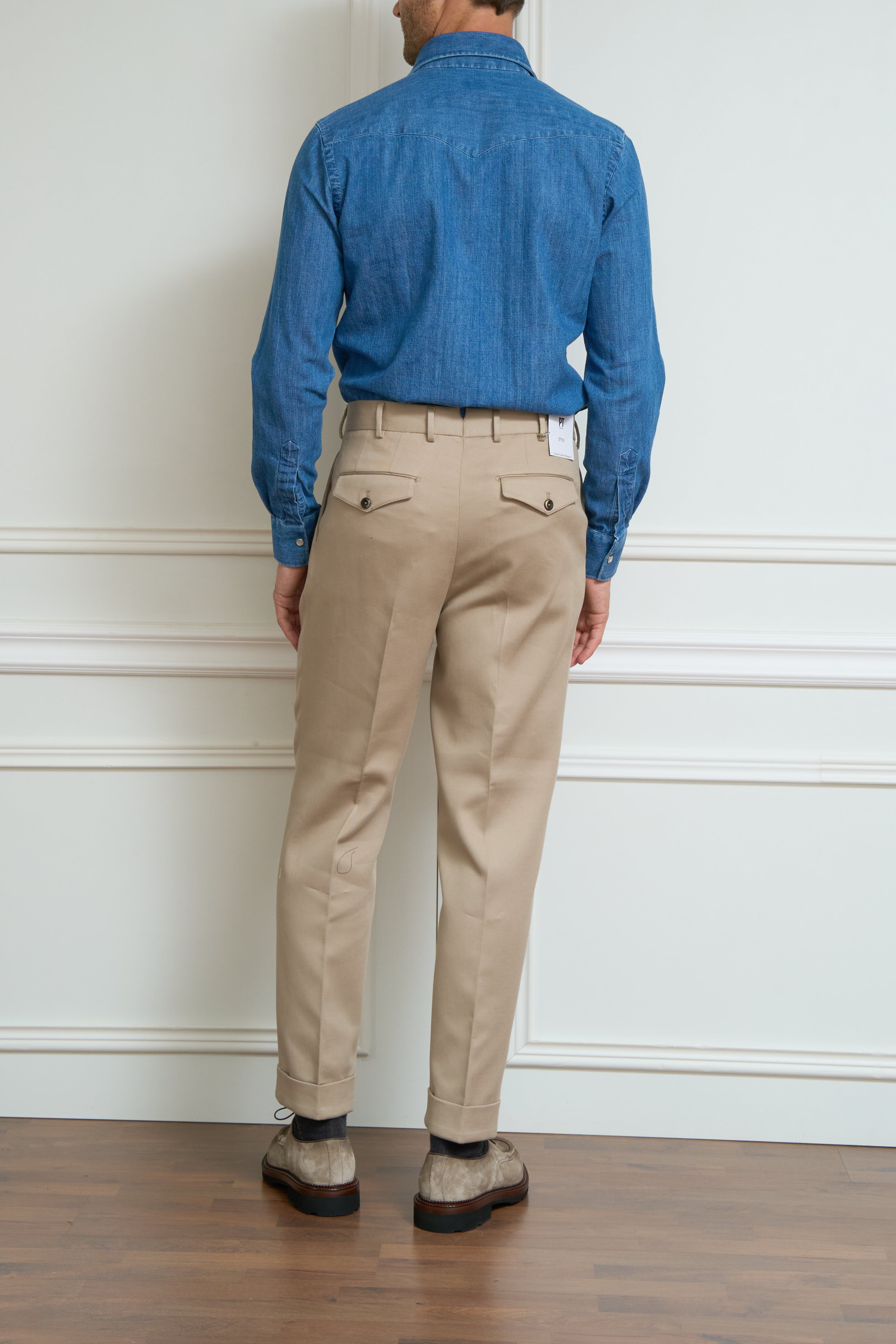Pleated trousers in beige