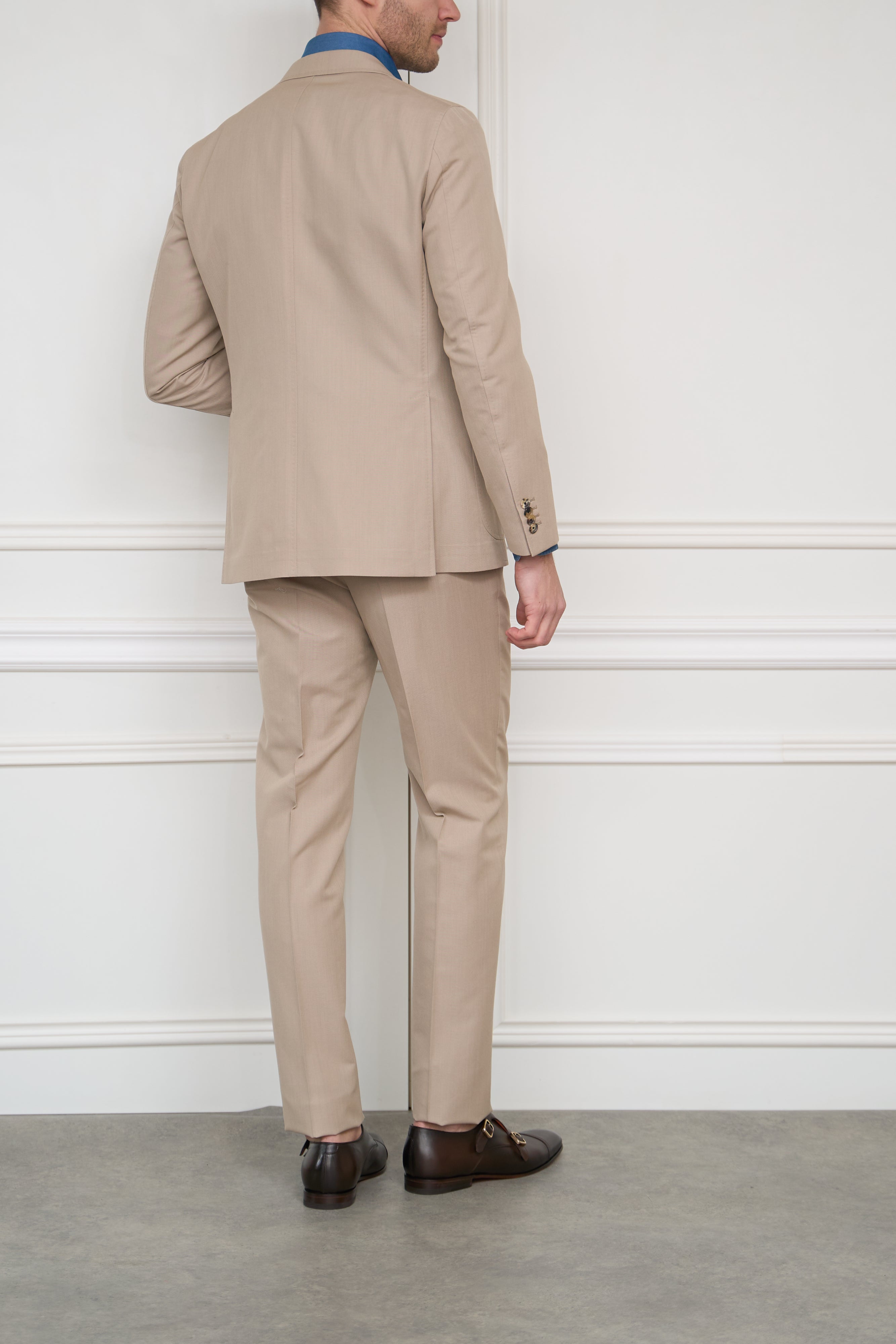 Suit in beige