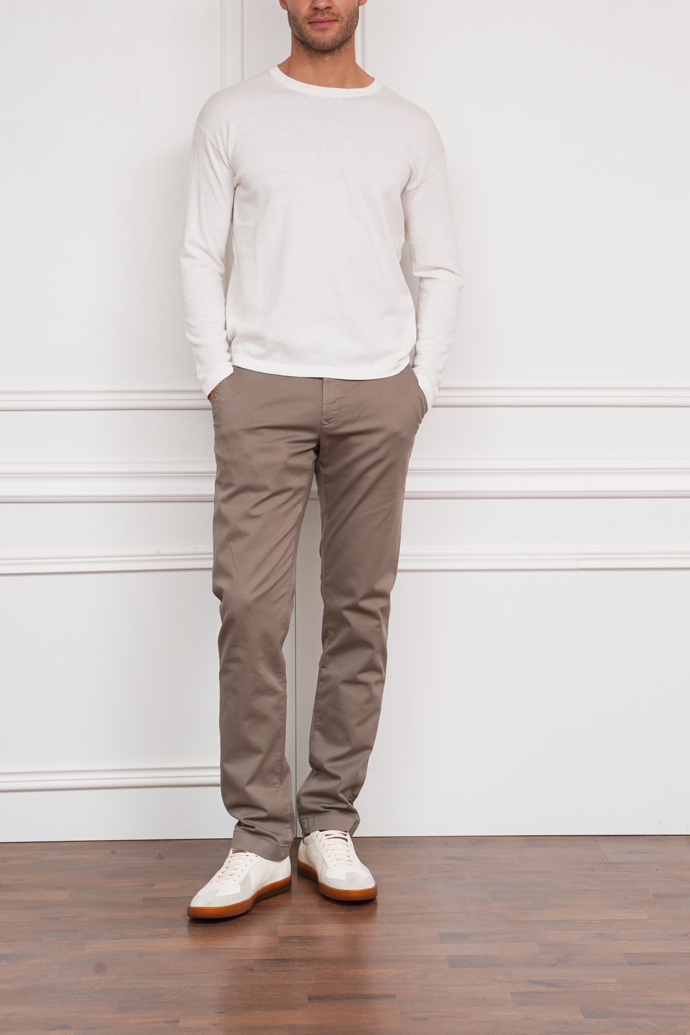 Leichter Pullover in weiß