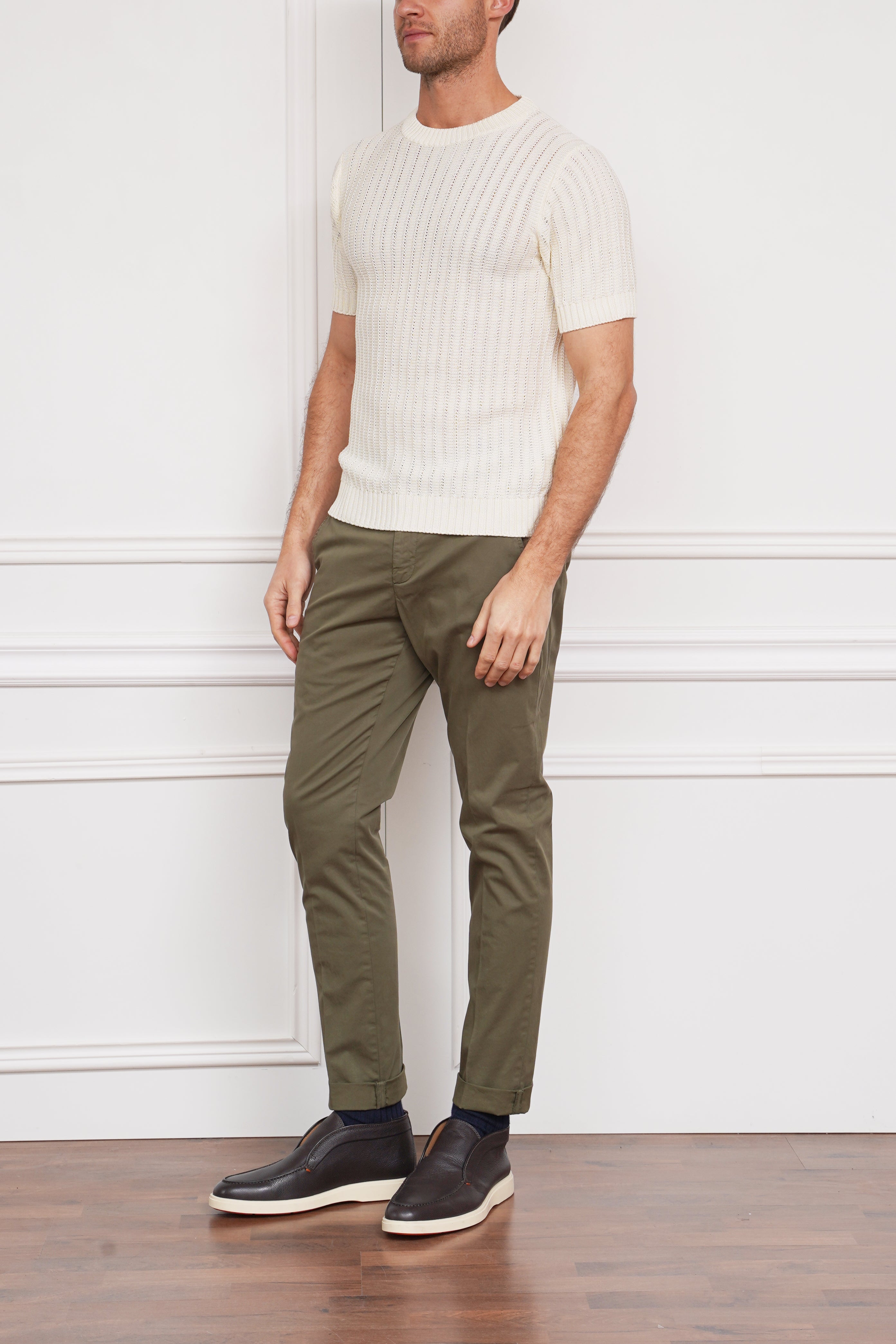 Gestricktes T-Shirt in weiß