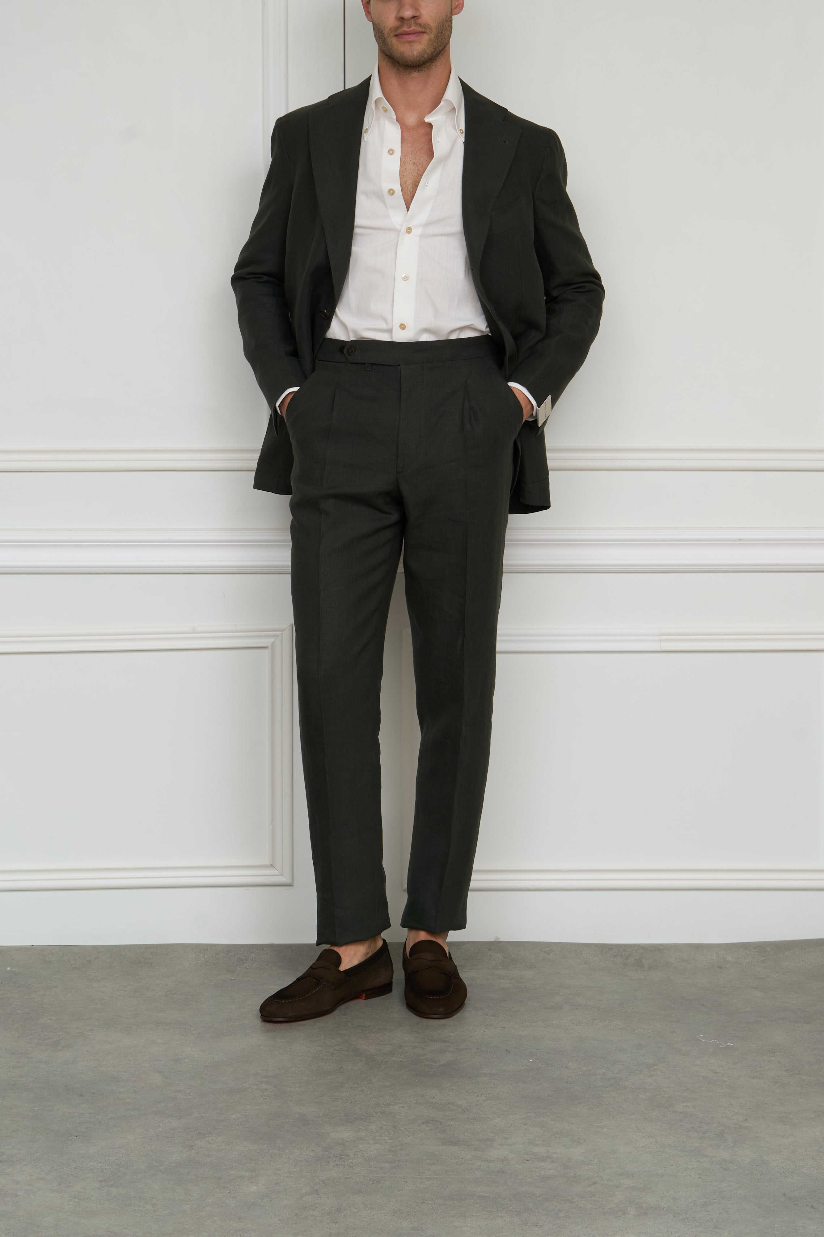 Linen suit in olive