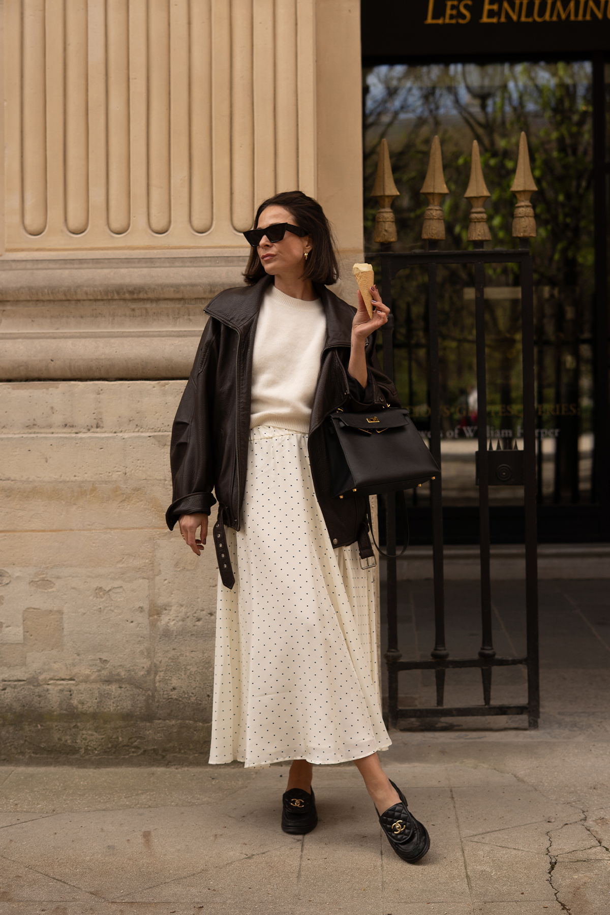 Seidenrock mit Polka-Dots in weiß