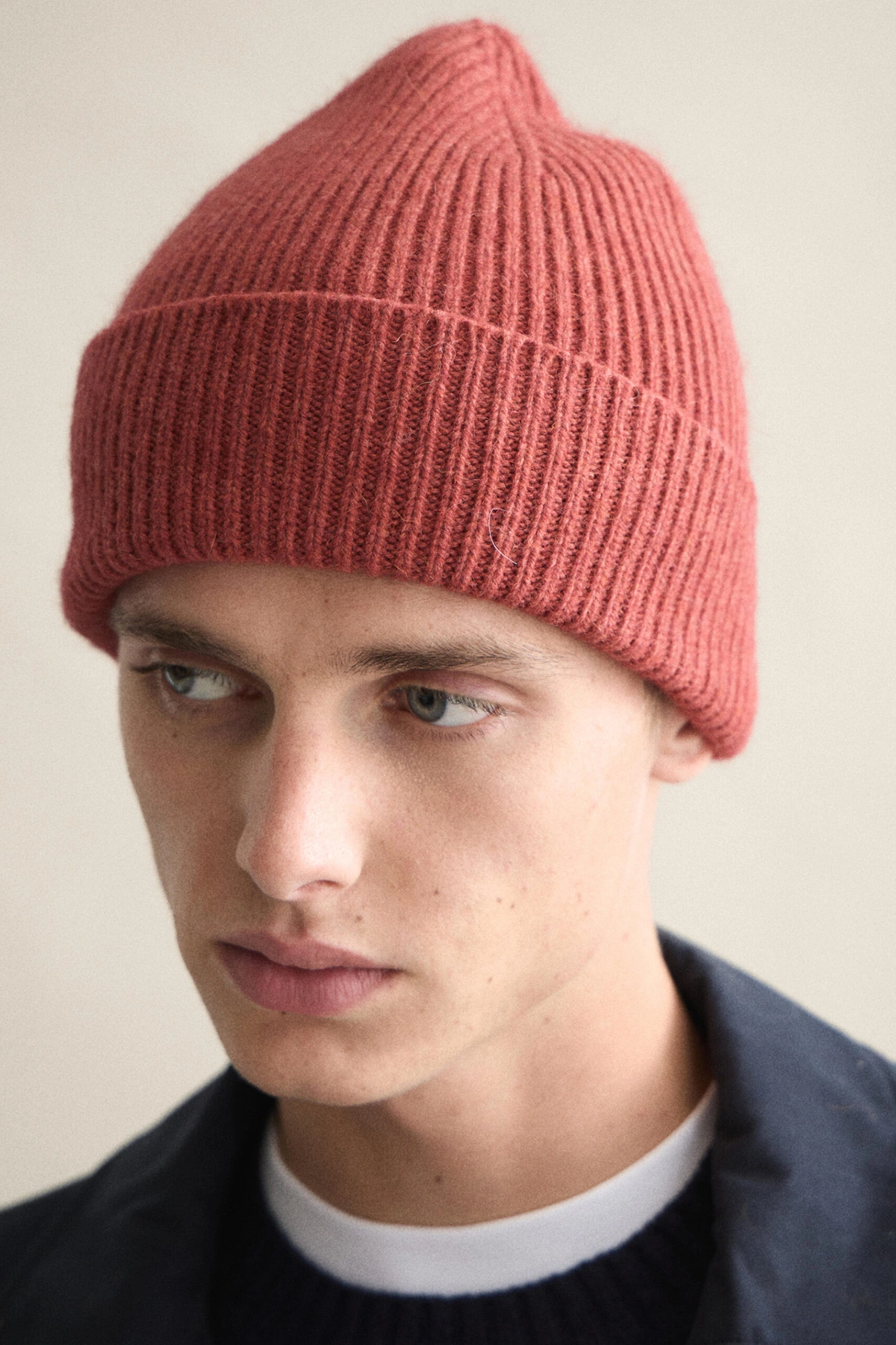 Beanie in terra