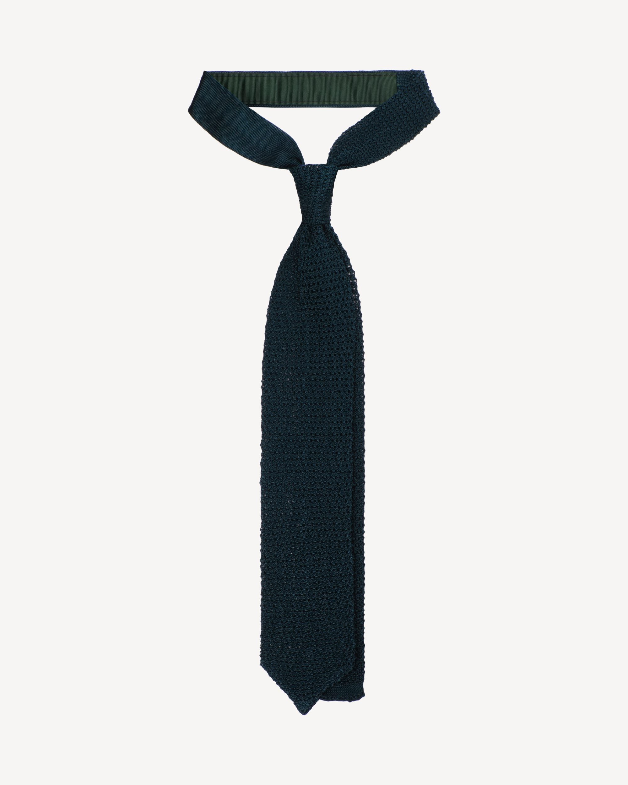 knitted tie in green