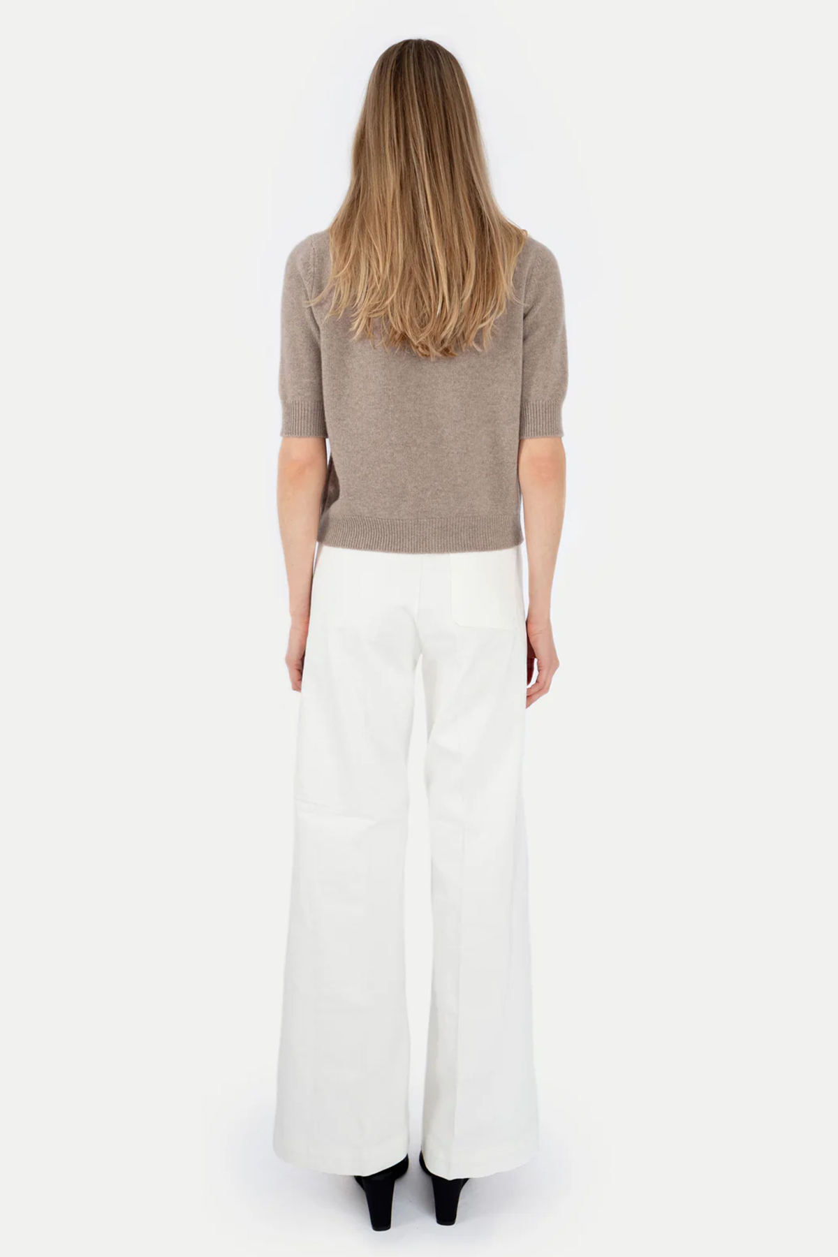 Strickjacke beige Rückansicht Anna V Berg - C.Wirschke Düsseldorf