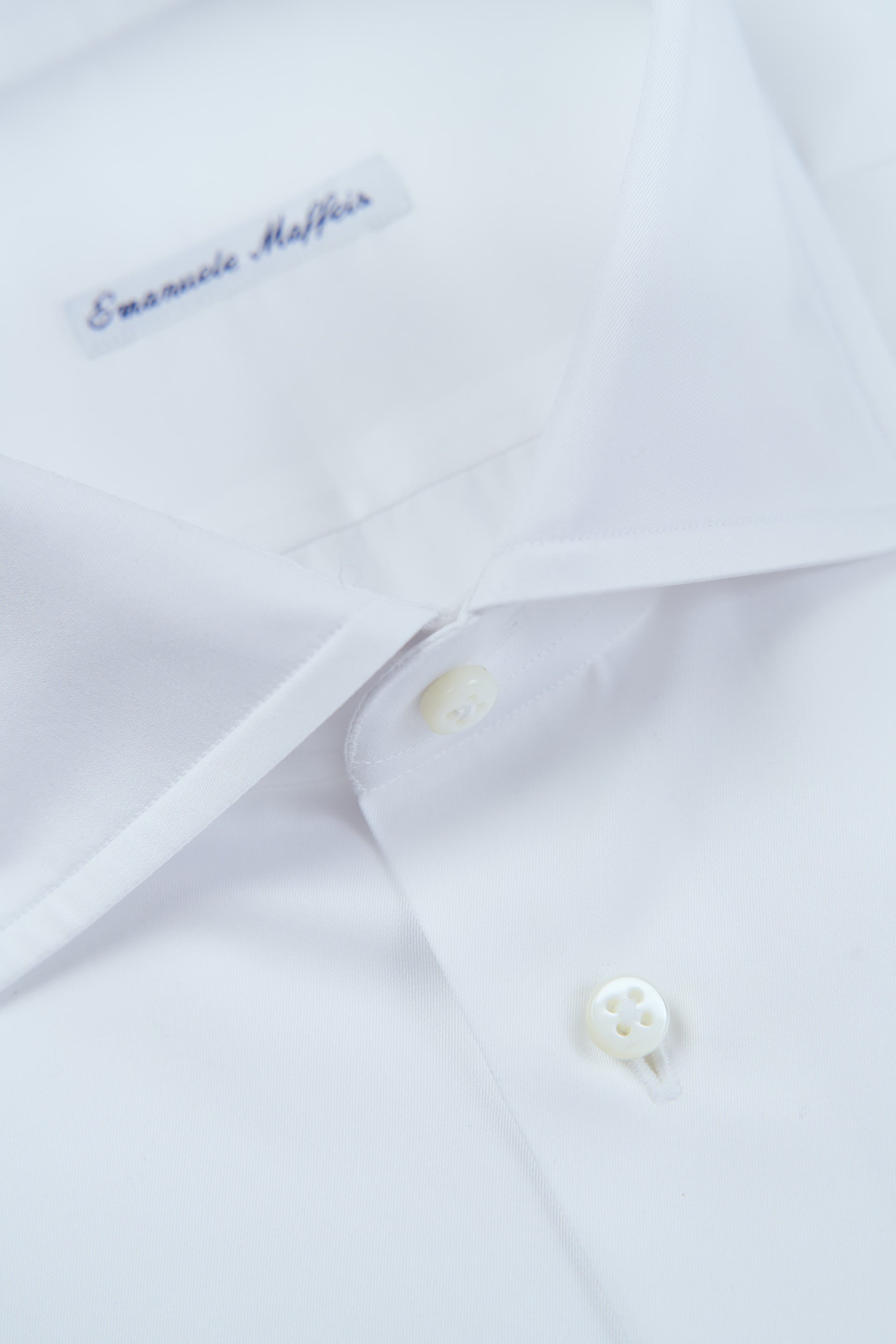 Twill shirt in white with shark collar