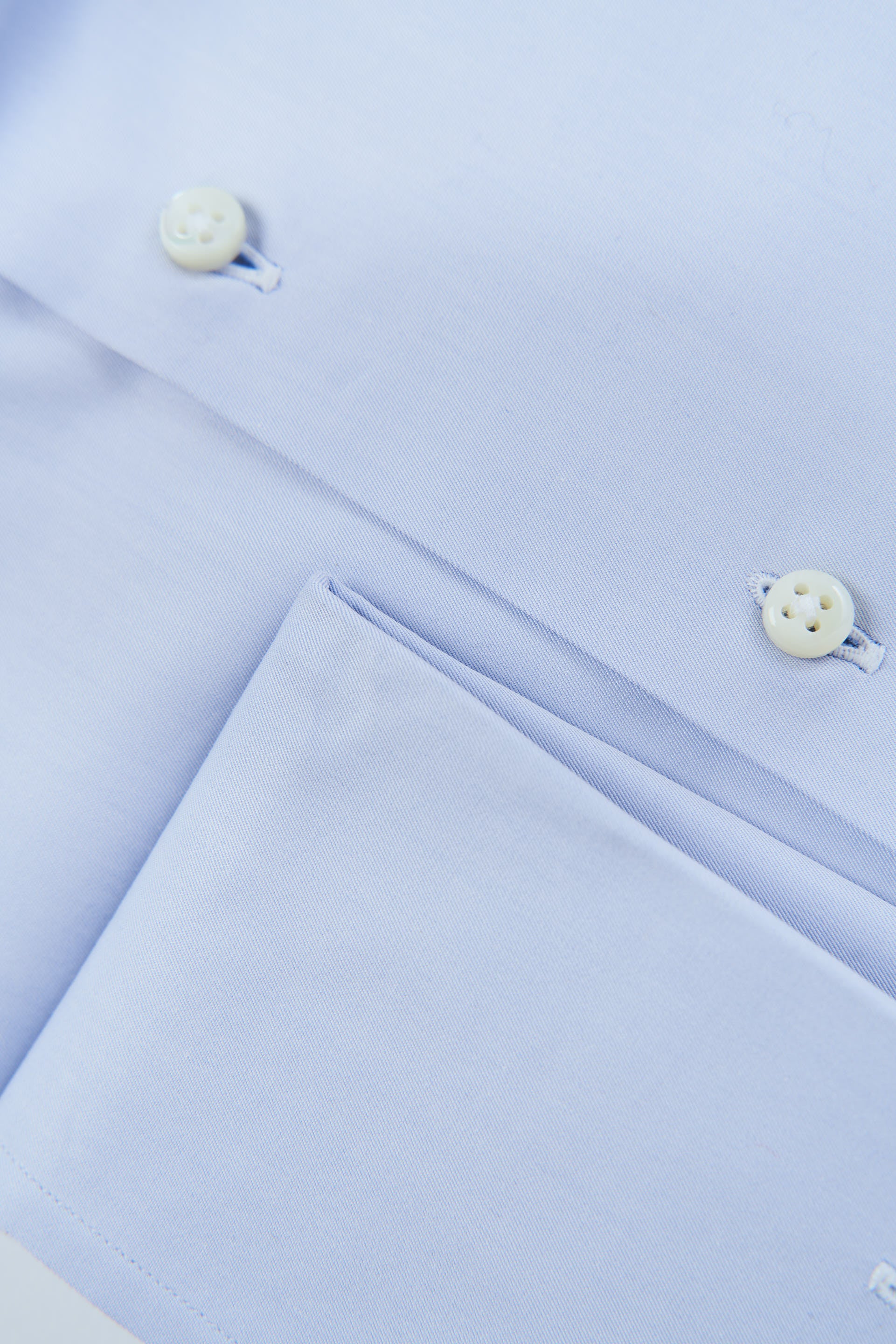 Twill shirt in light blue with shark collar