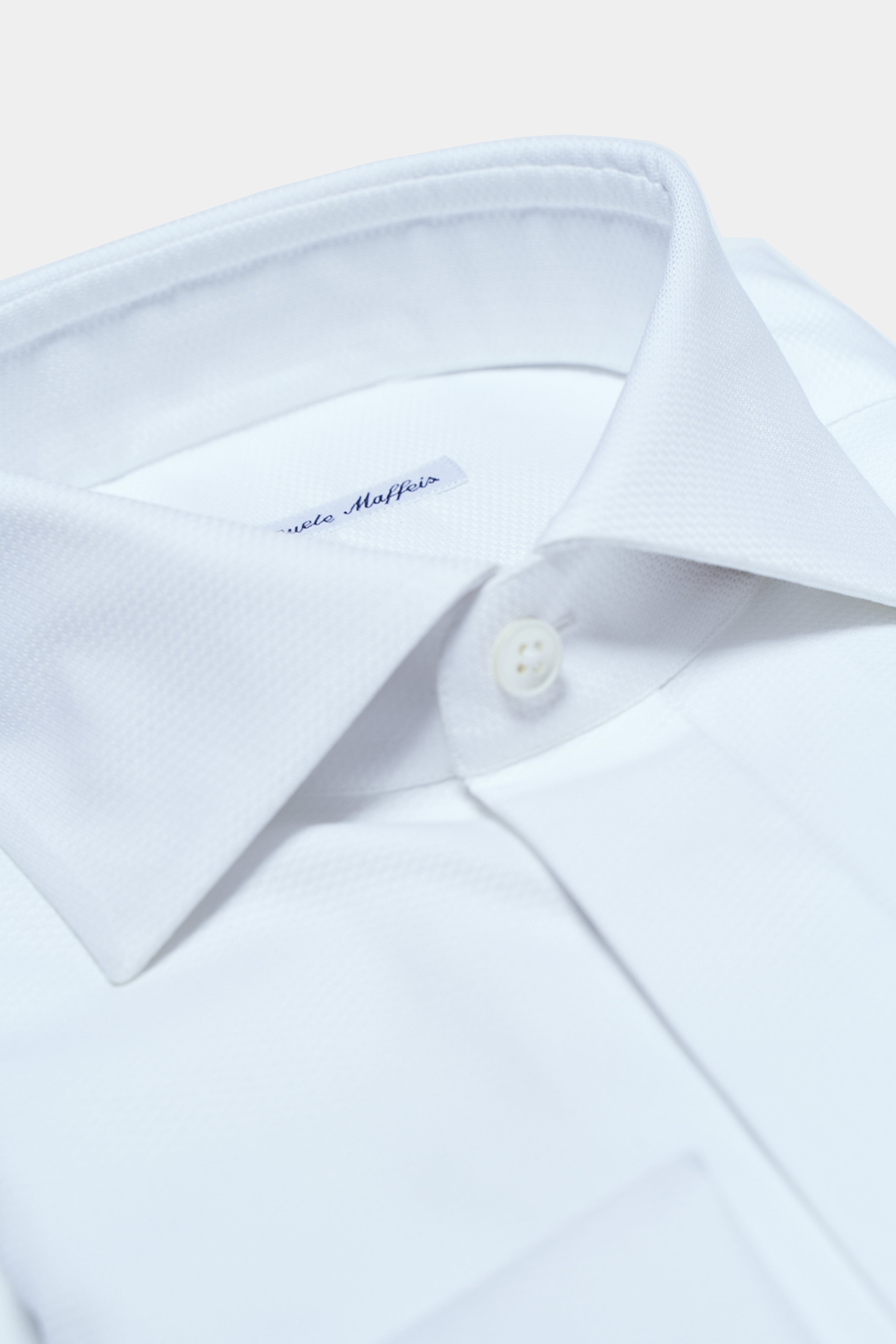 Tuxedo shirt in white with concealed button placket and shark collar