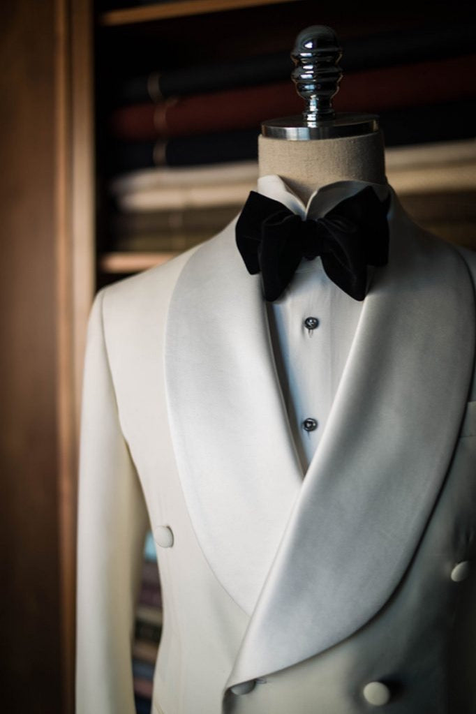 Velvet bow tie in black