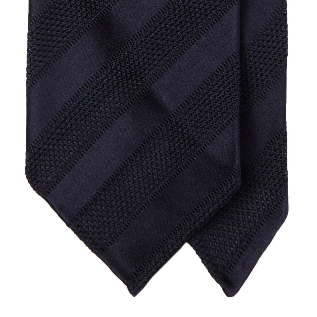 Tie in navy