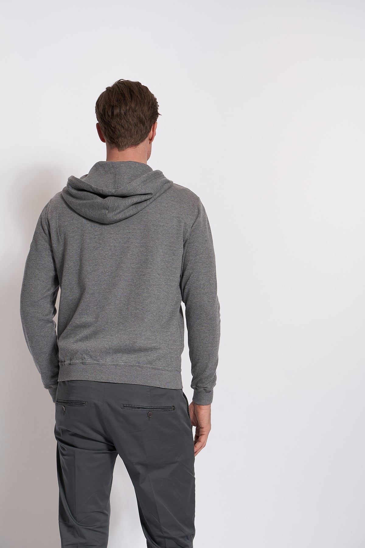 Graues Lardini Sweatshirt aus weichem Stoff, sportlich und bequem, mit Rundhalsausschnitt und schlichter Optik.