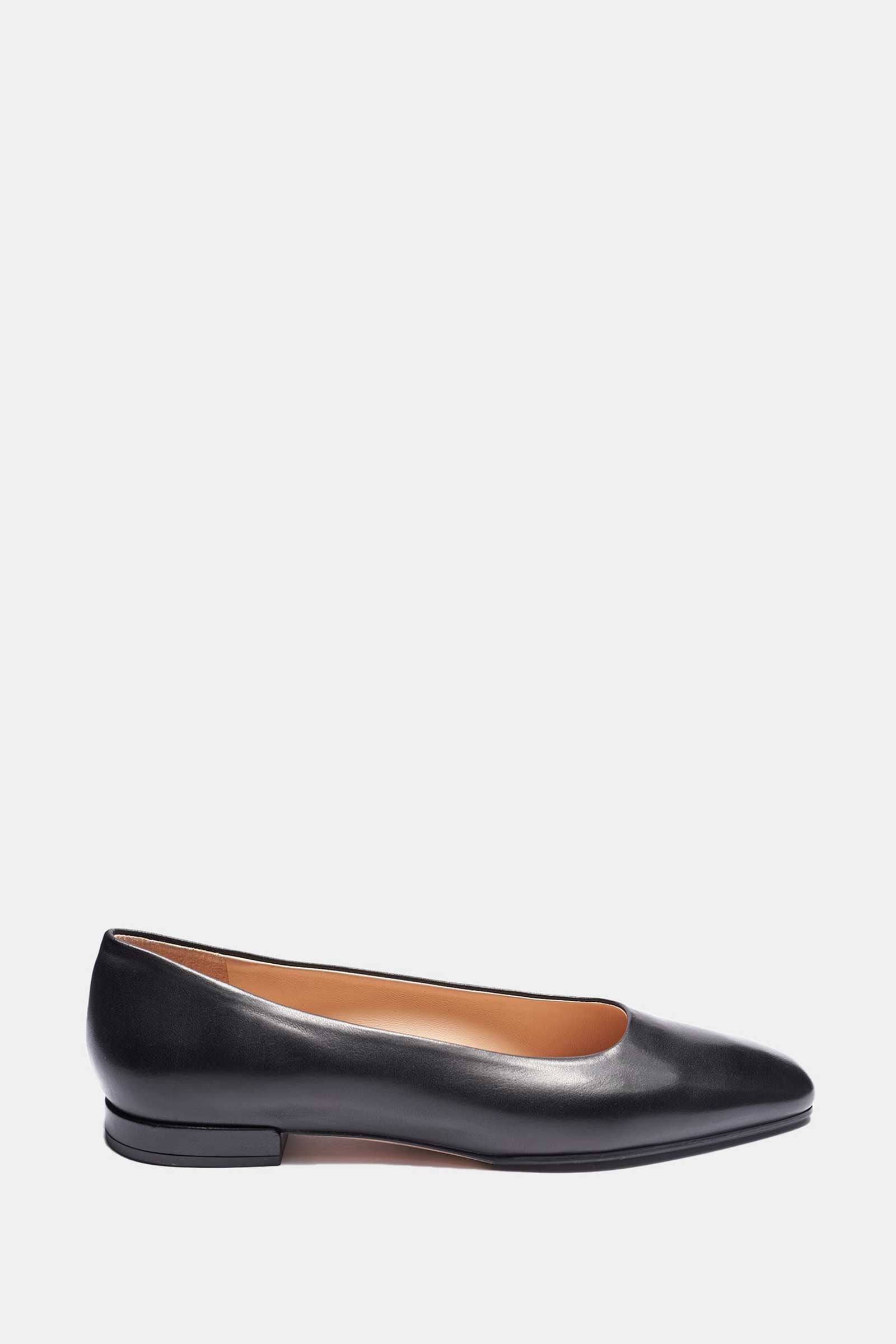 Ballerinas in black