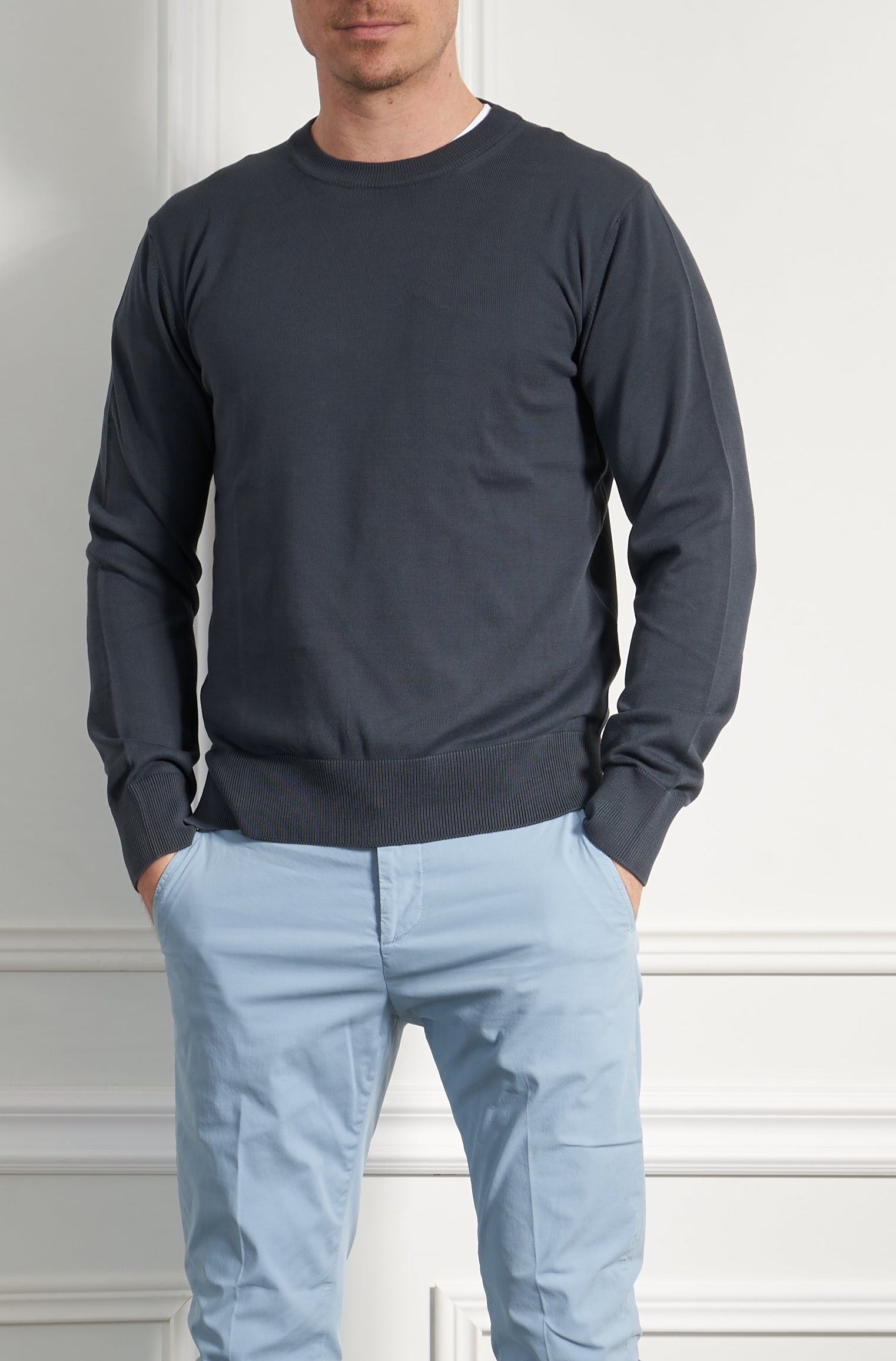 Pullover in grau