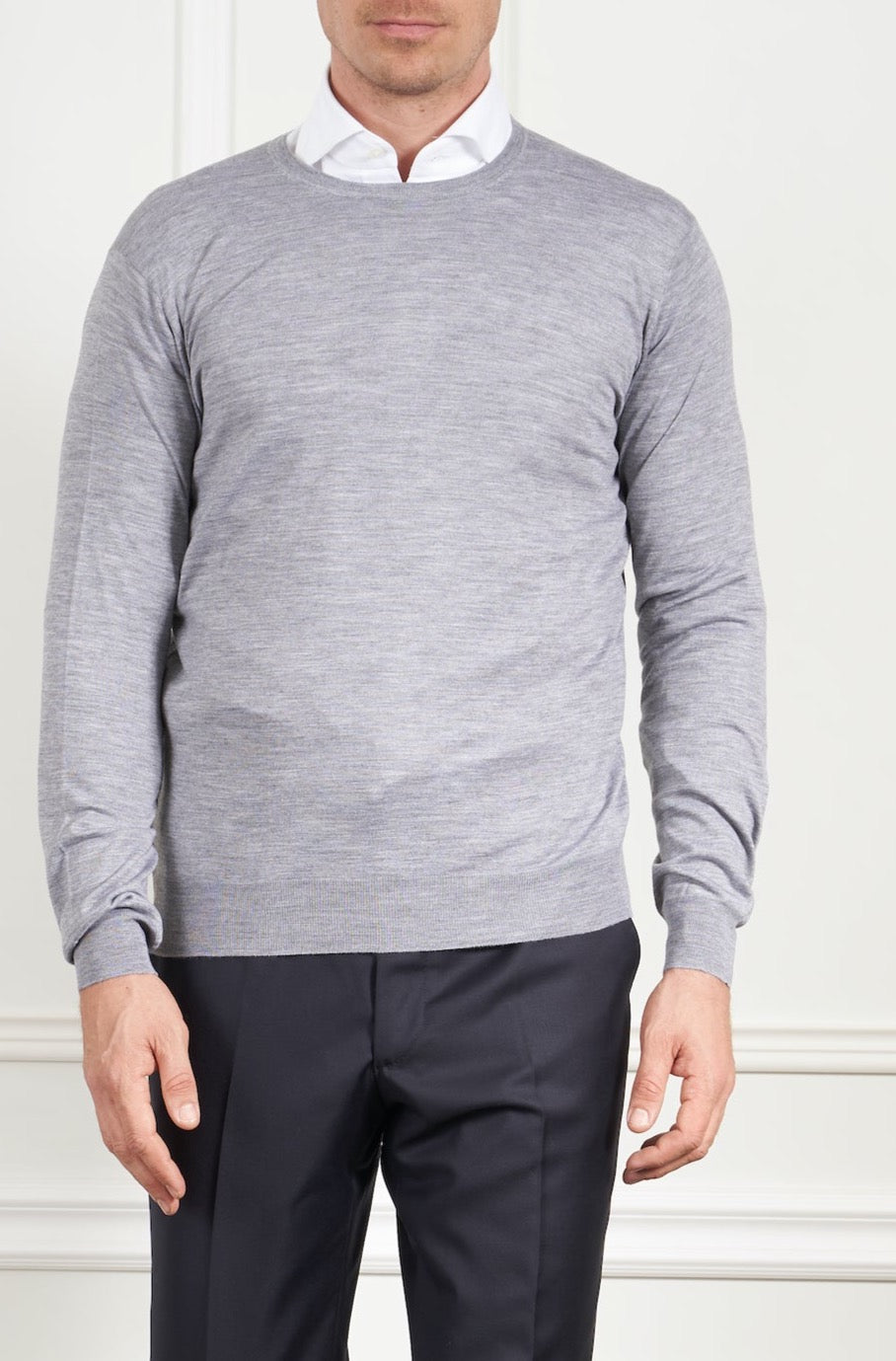 Pullover in grau