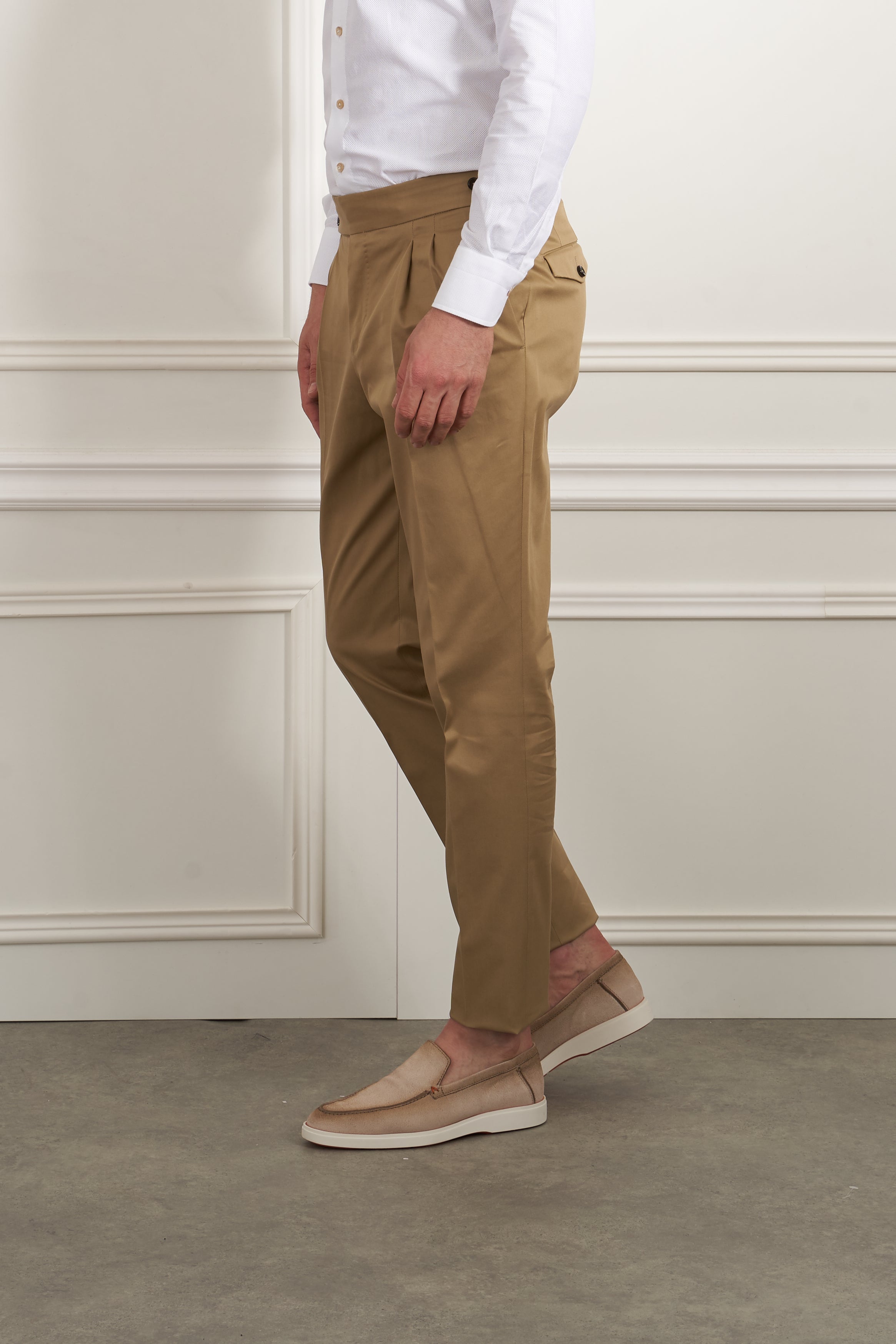 Beige Chino-Hose von PT Torino, lässiger Schnitt, aus weichem Stoff, für Damen und Herren, modisch und bequem.