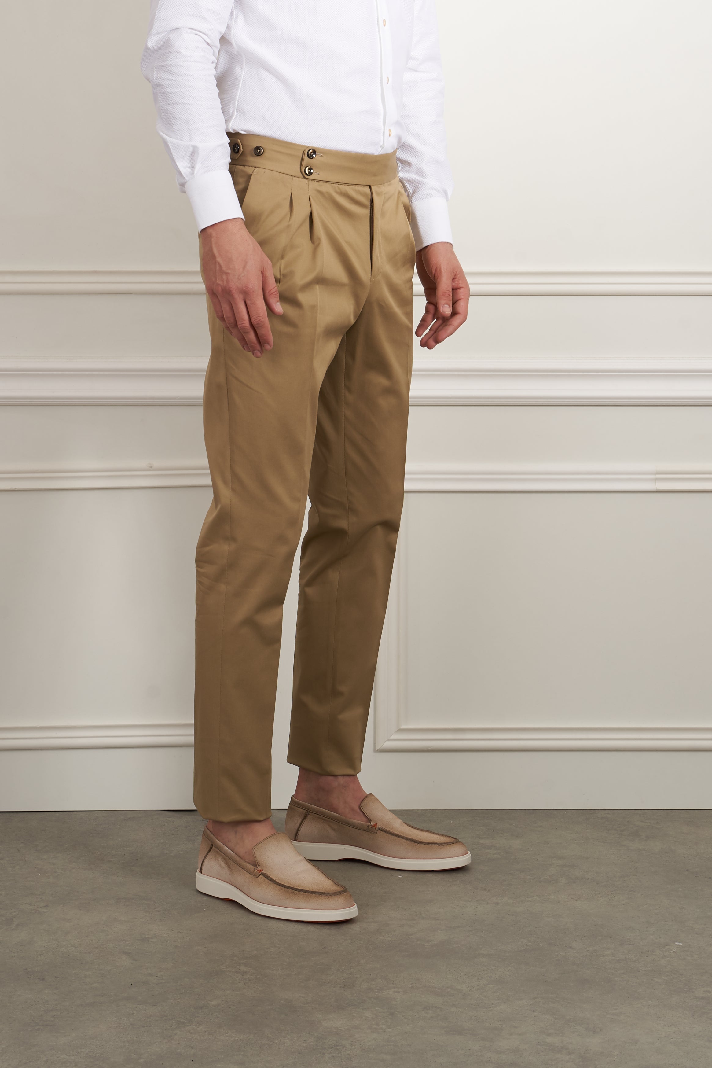 Beige Chino-Hose von PT Torino, sichtbar mit geradem Schnitt und klassischen Design, aus weichem Baumwollstoff.