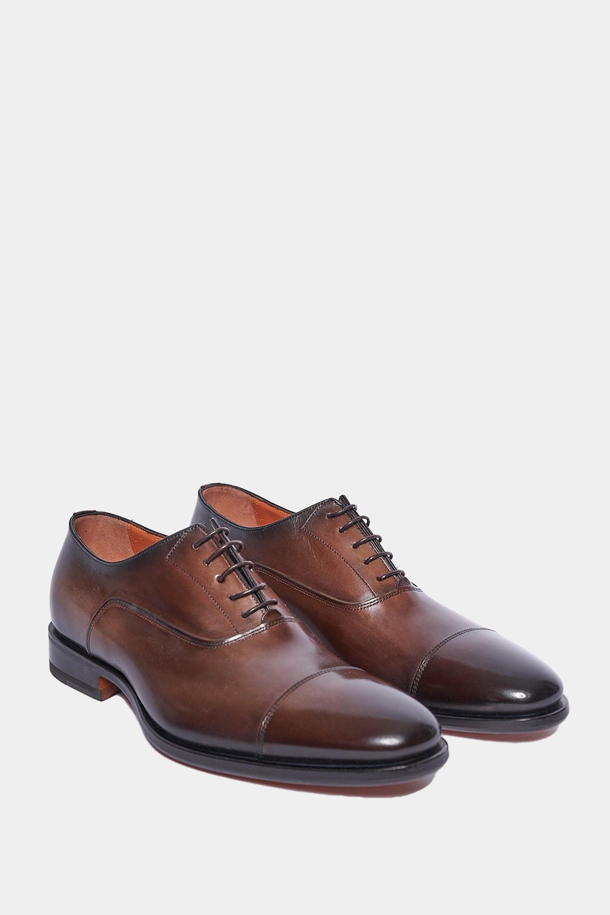 Lace-up shoe in brown