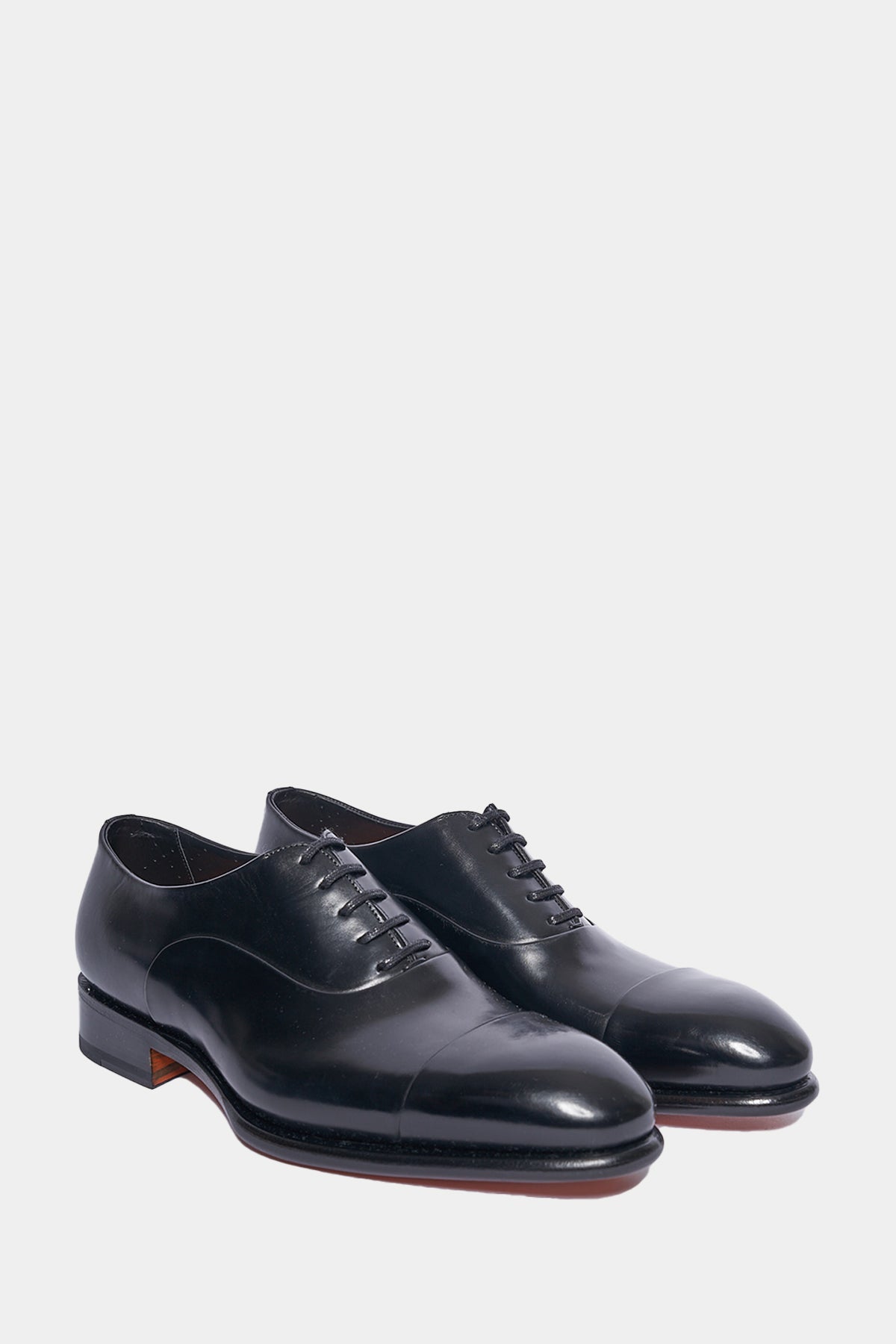 Lace-up shoe in black