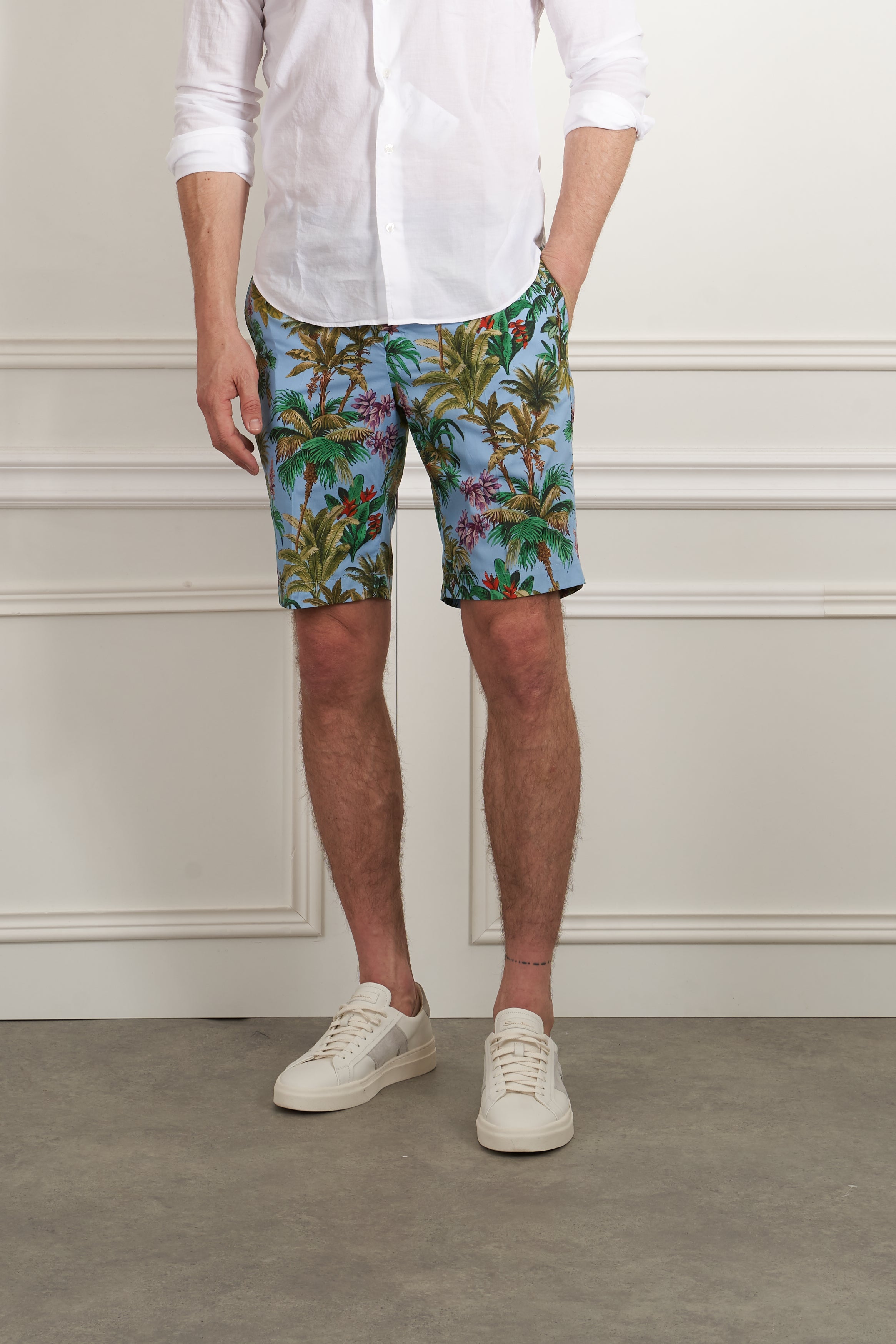 Patterned Bermuda shorts with floral print