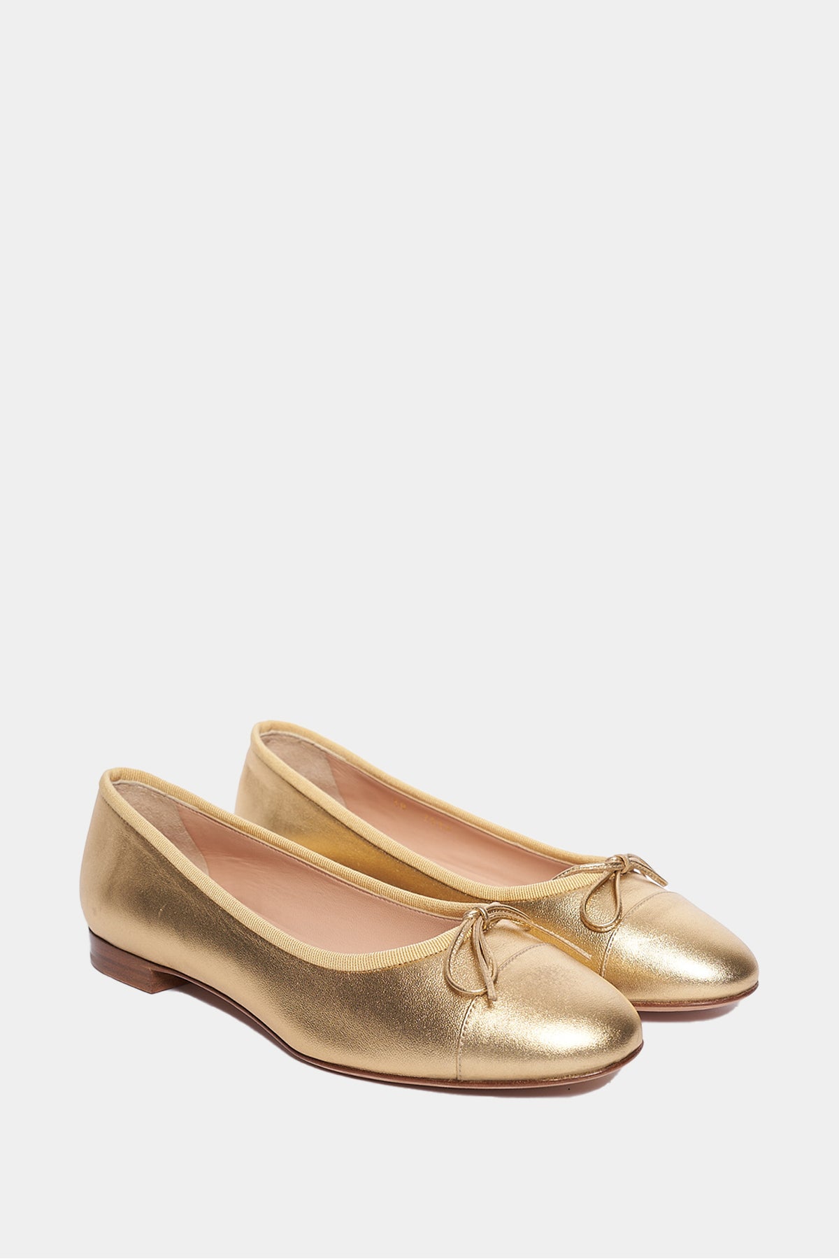 Ballerinas in gold
