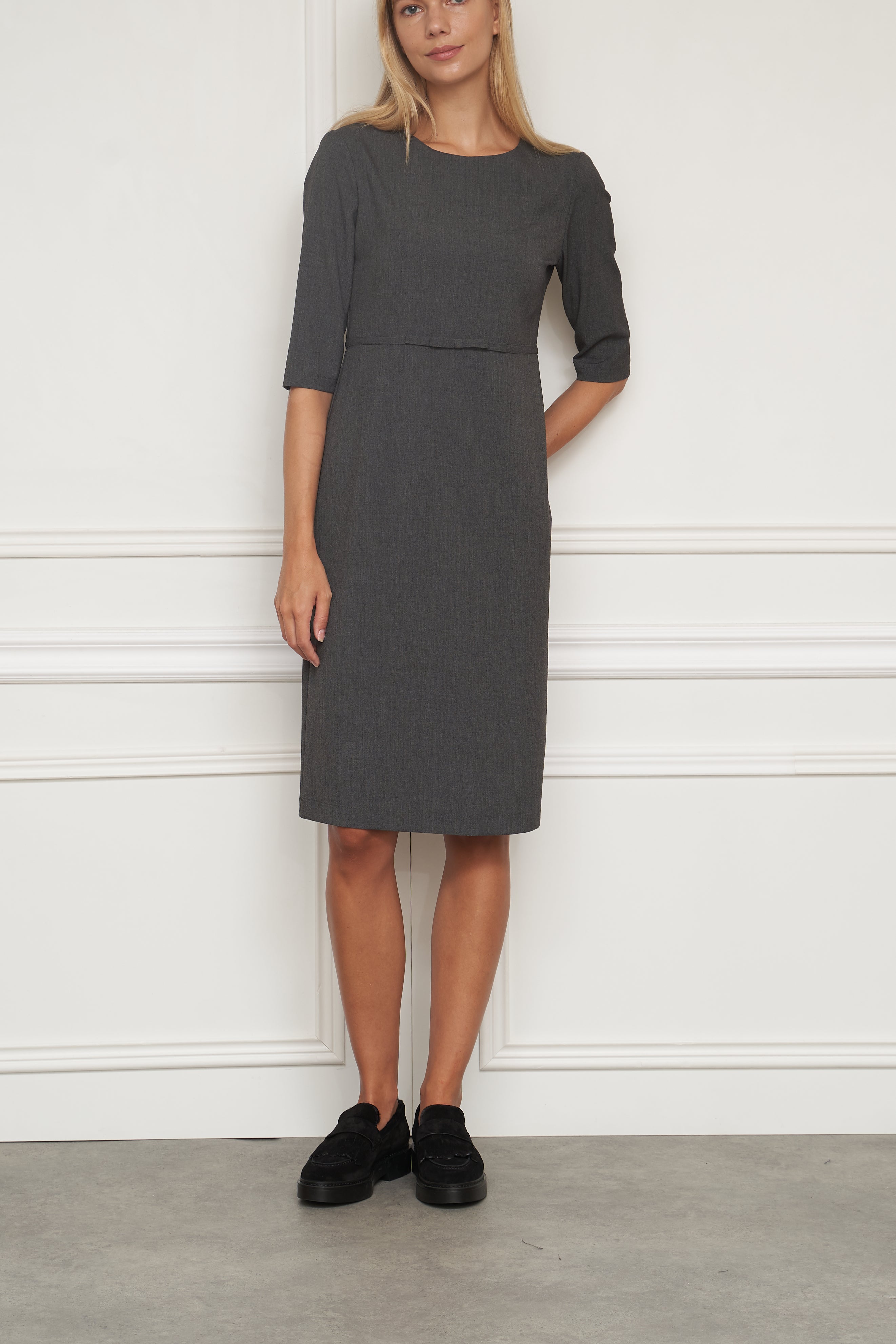 Kleid in grau