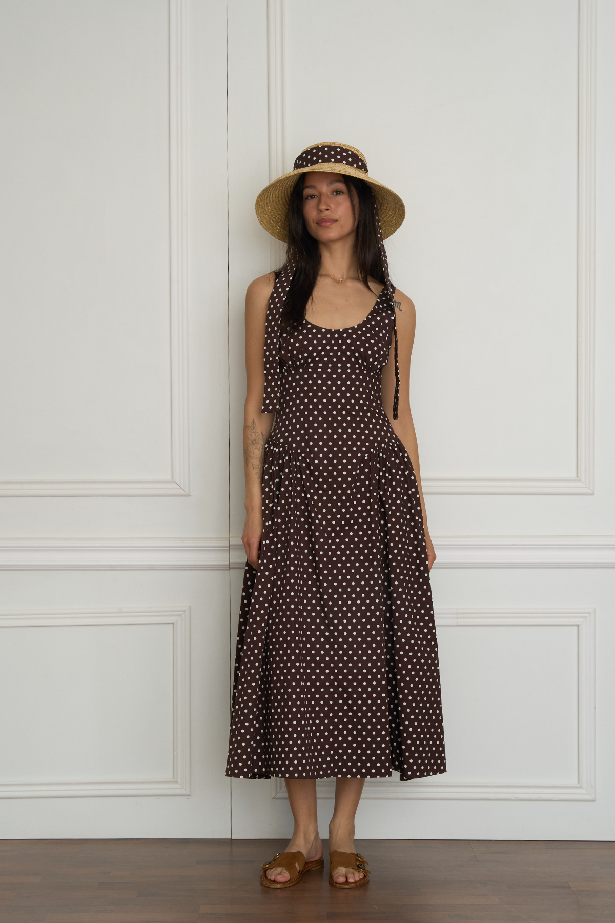 Sonnenhut mit Polka-Dots Akzent