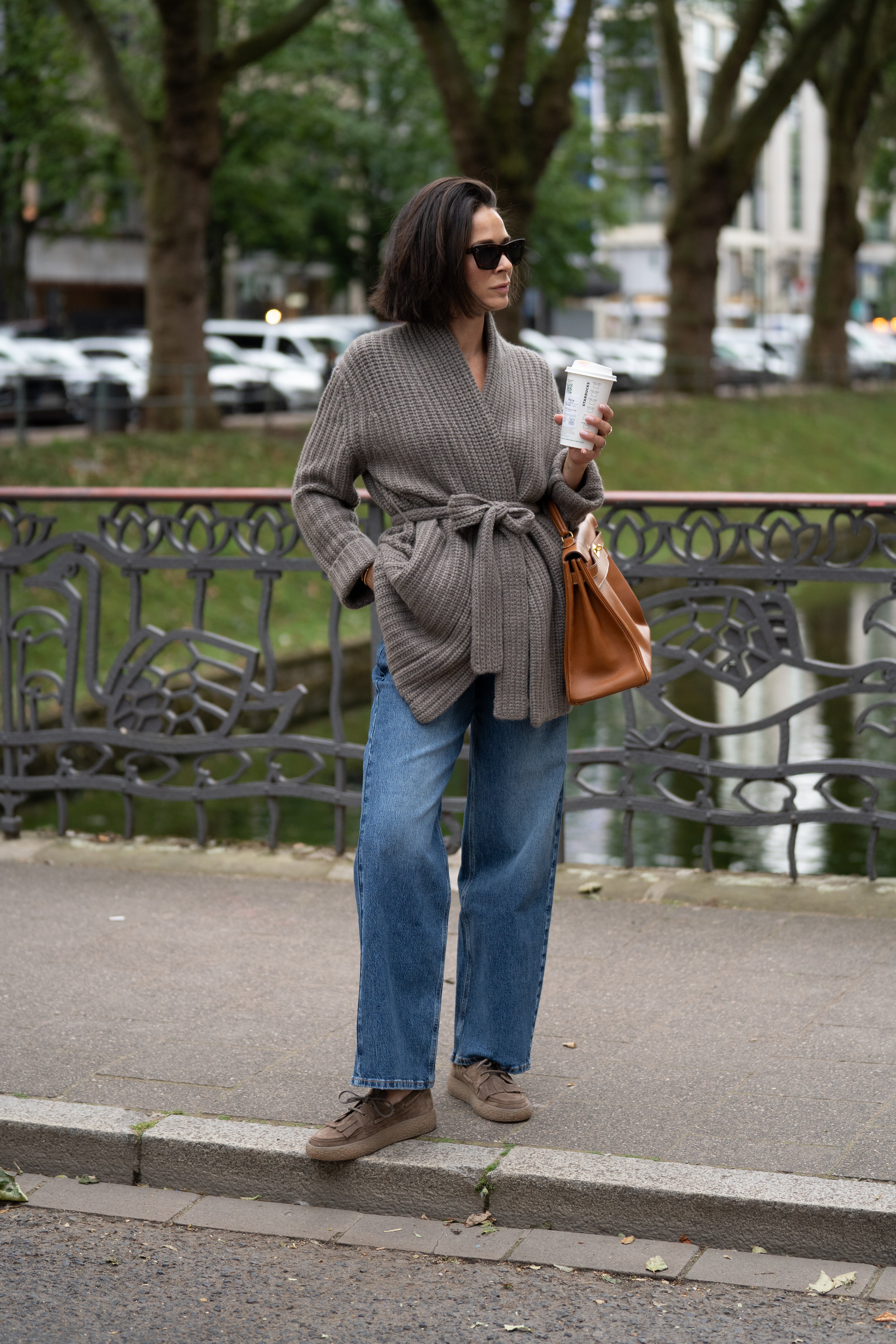 Wickelstrickjacke mit Bindegürtel in mittelgrau