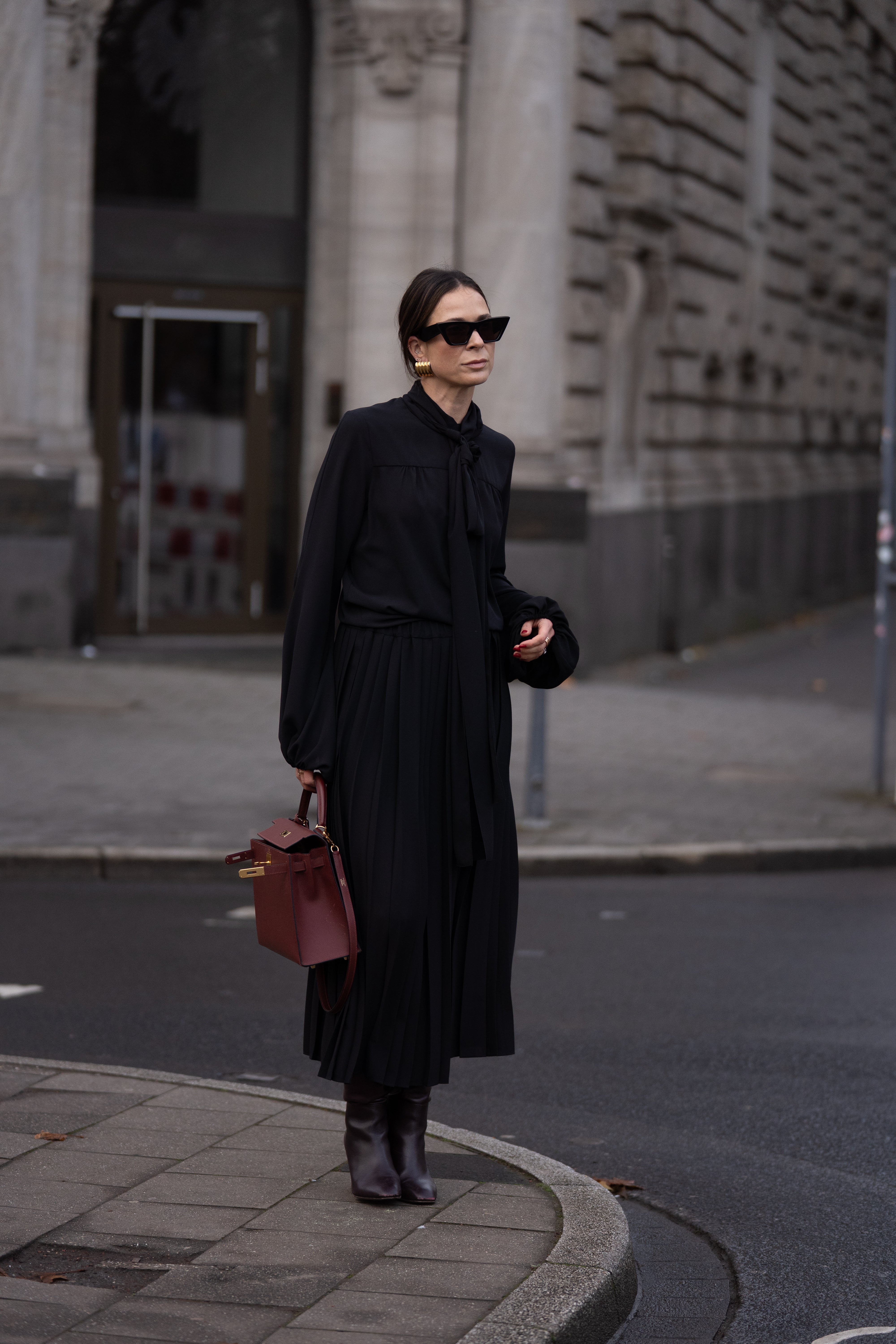 Schluppenbluse in schwarz