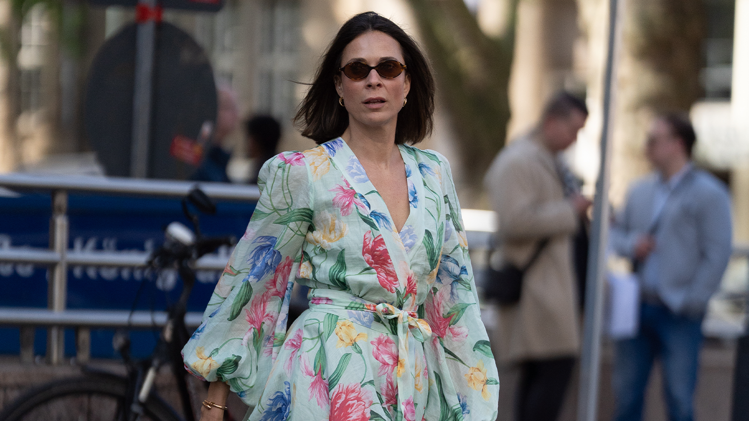 Damenmode Blumenkleid Streetstyle Düsseldorf – C.Wirschke