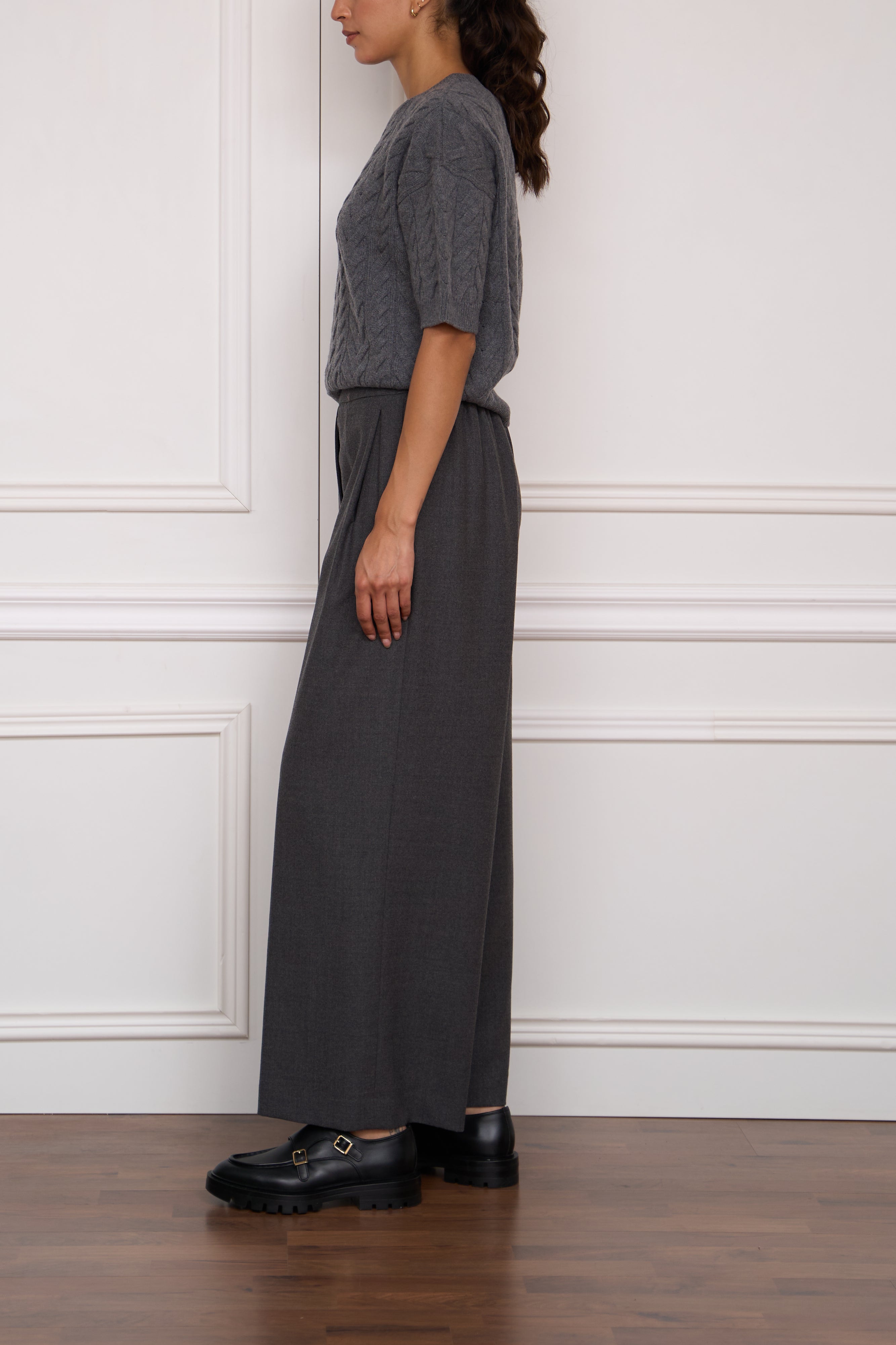 Wool trousers in grey