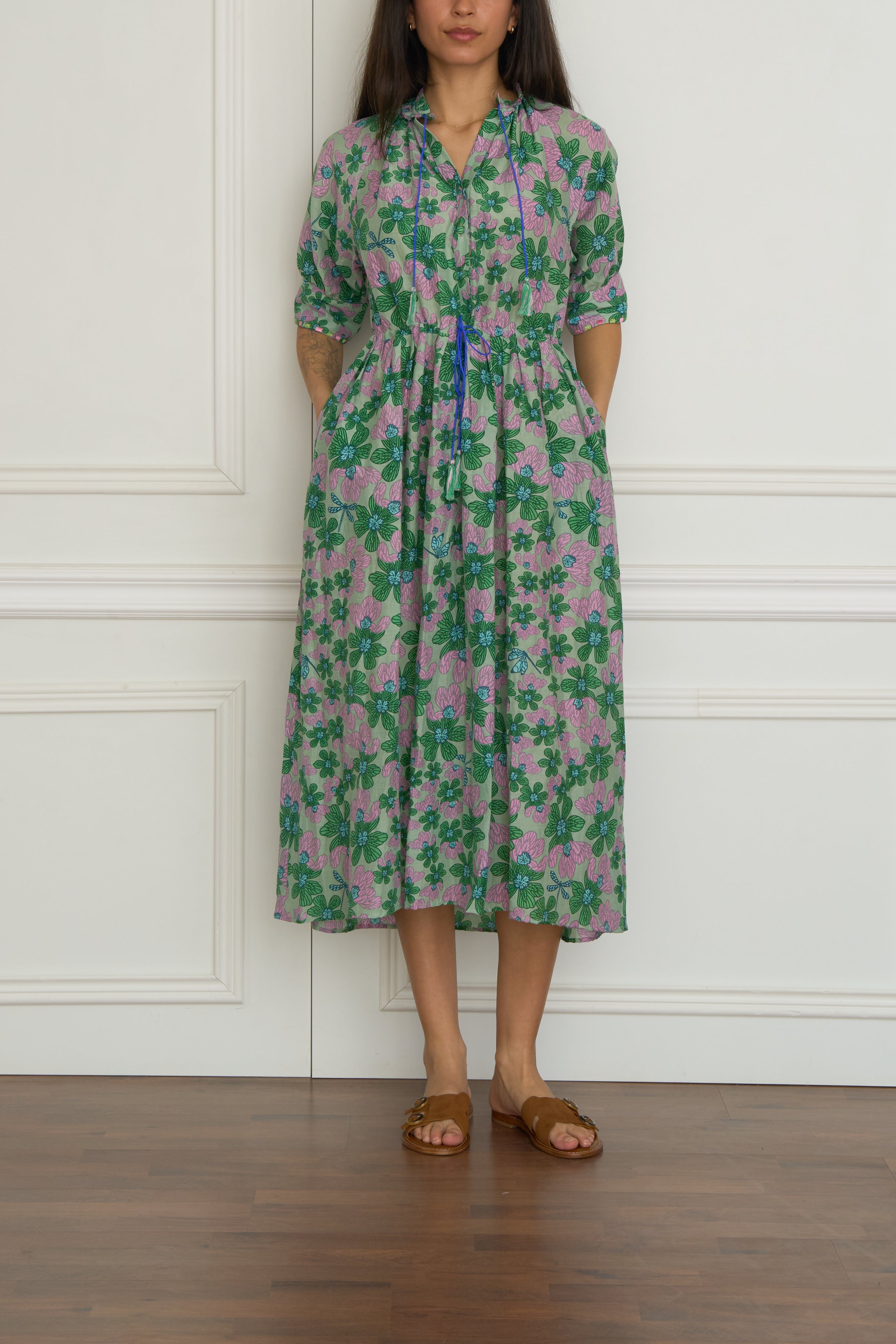 Tailliertes Midi-Kleid mit Floral-Print in grün