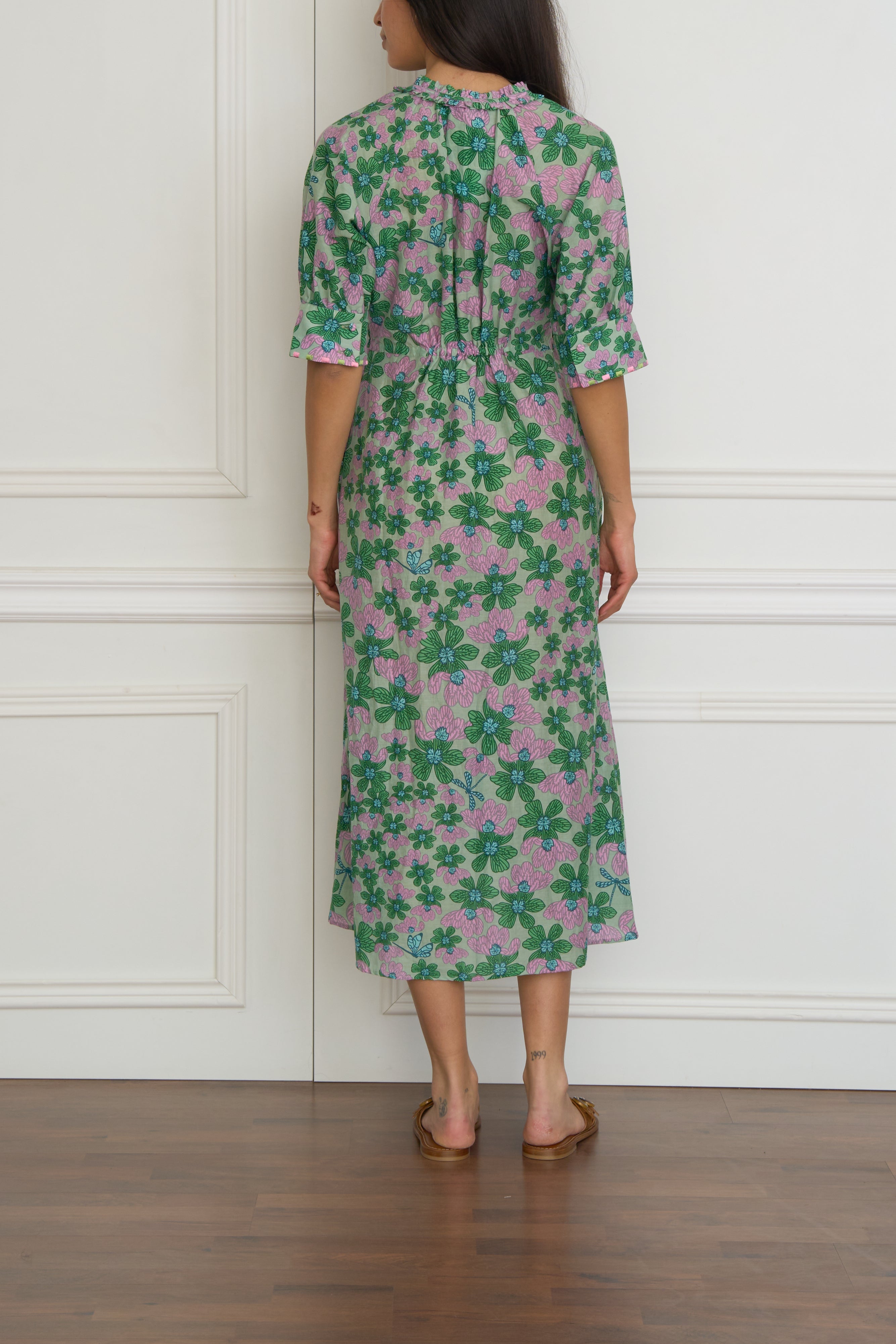 Tailliertes Midi-Kleid mit Floral-Print in grün