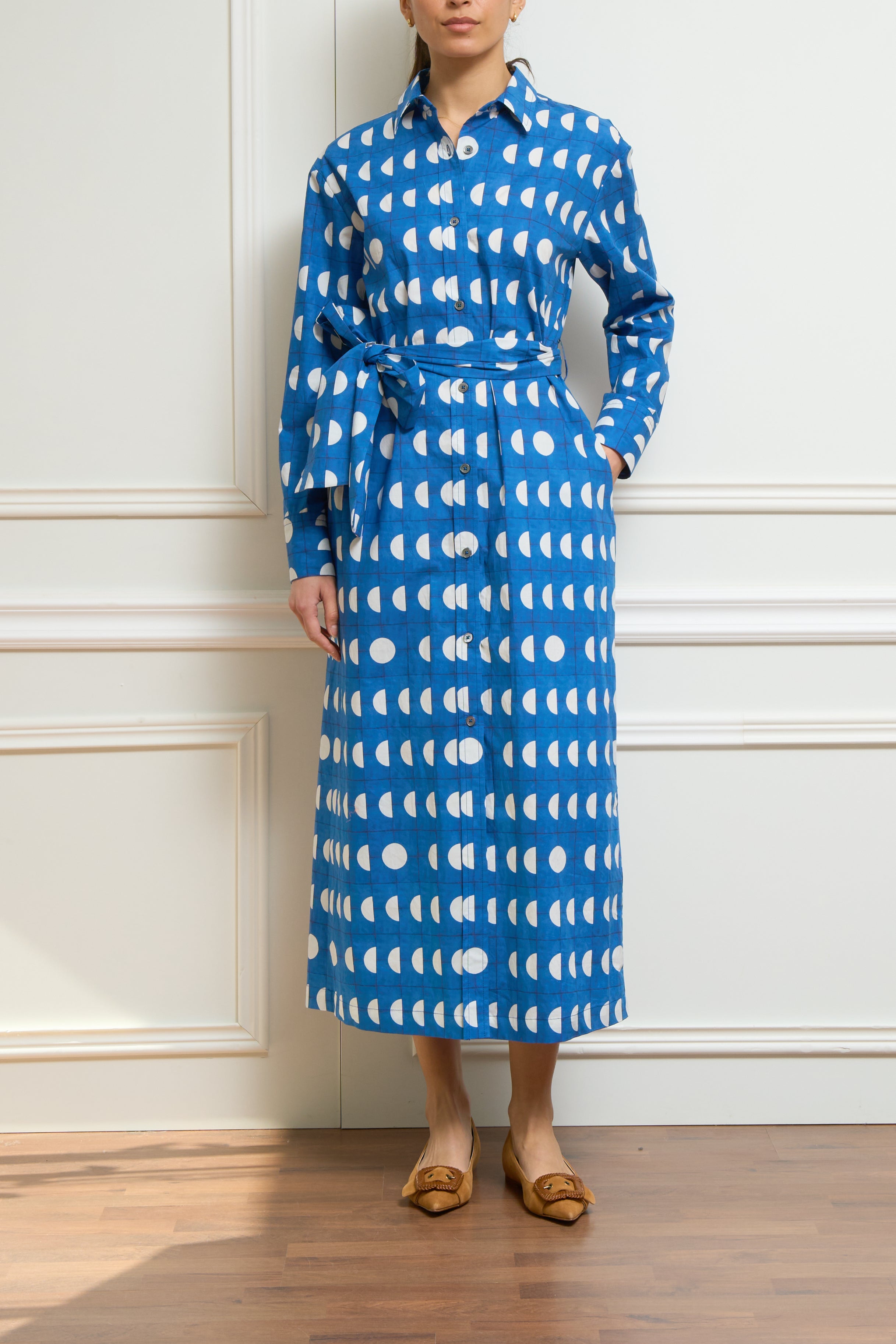 Gemustertes Hemdblusenkleid in blau/weiß