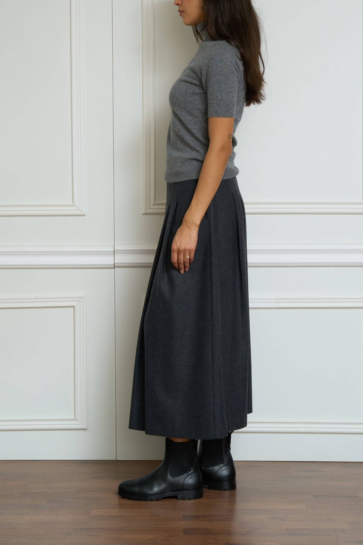 Grey pleated skirt
