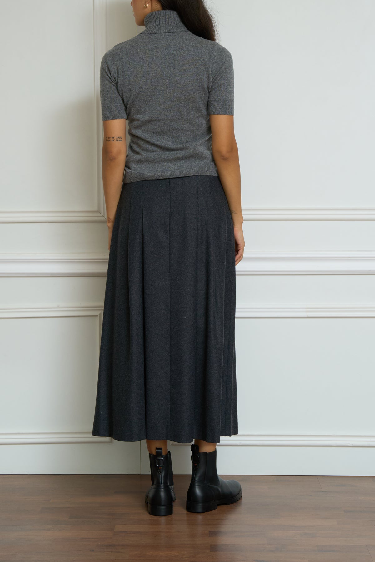 Grey pleated skirt