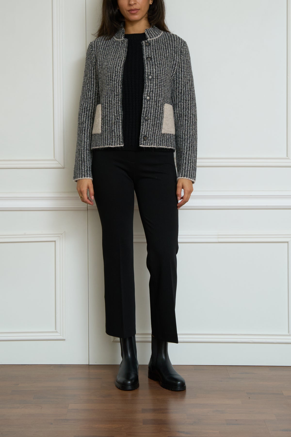 Gemusterte Strickjacke in schwarz/weiß