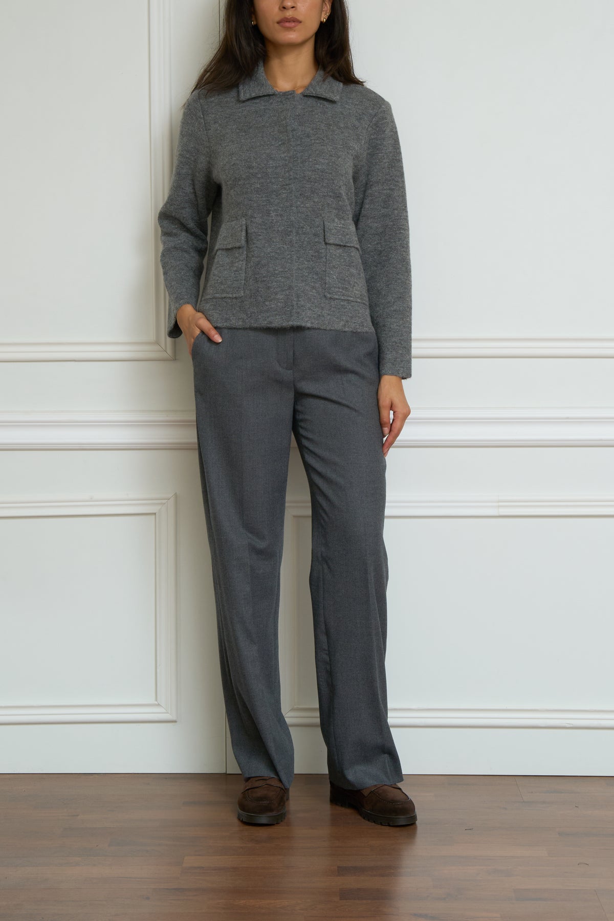 Strickjacke mit Hemdkragen in grau