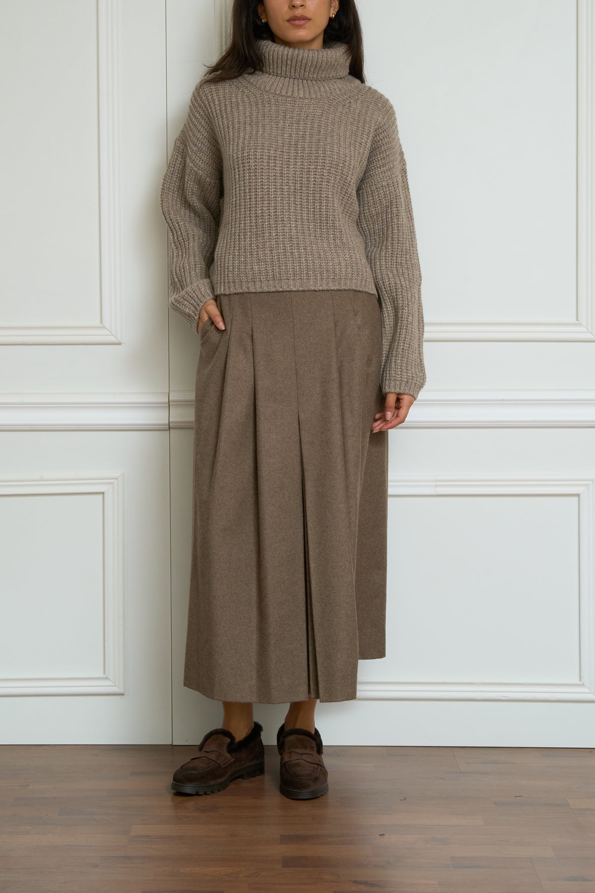 Faltenrock in taupe