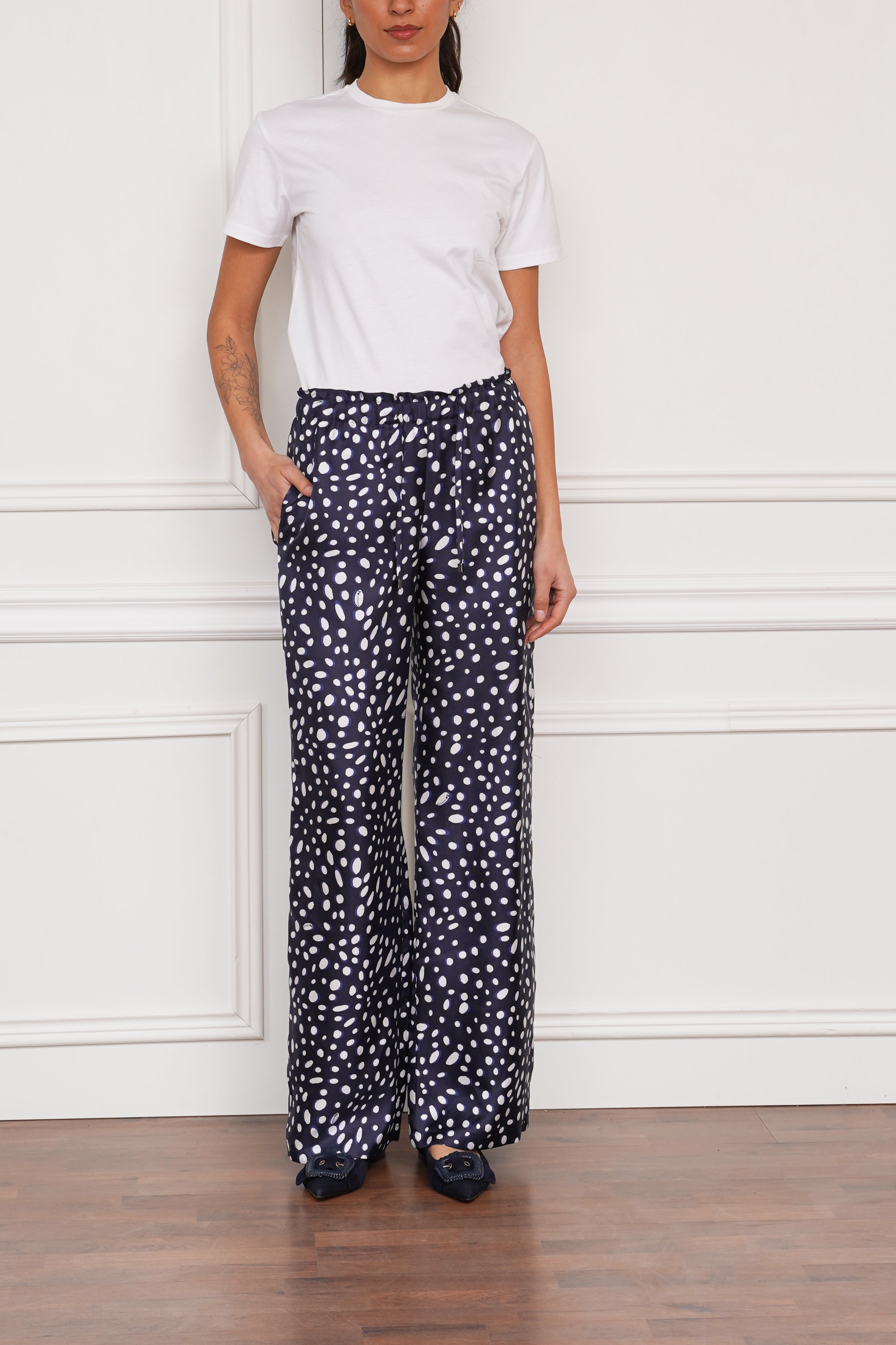 Gepunktete Seidenhose in marine