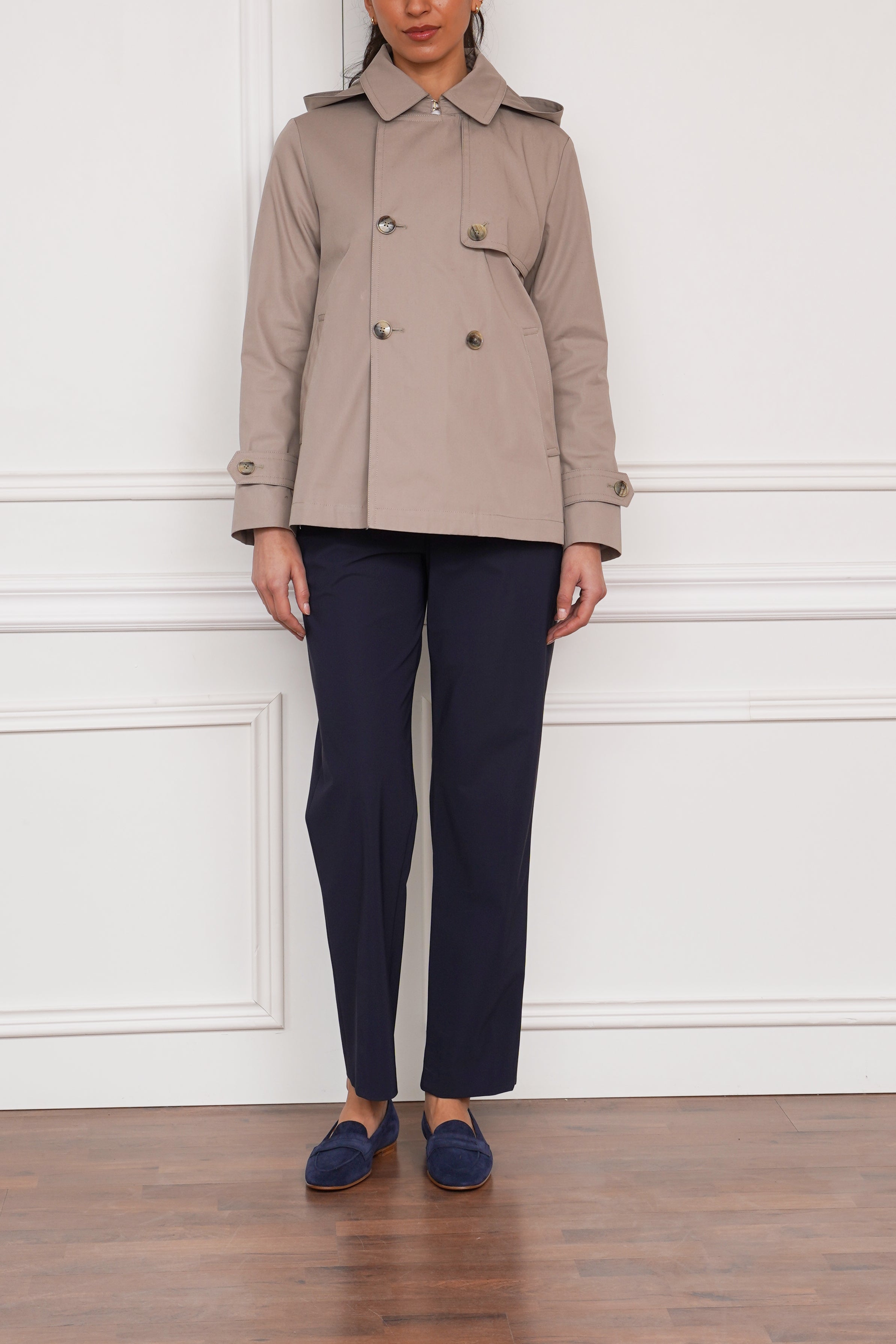 Kurzer Trenchcoat in beige