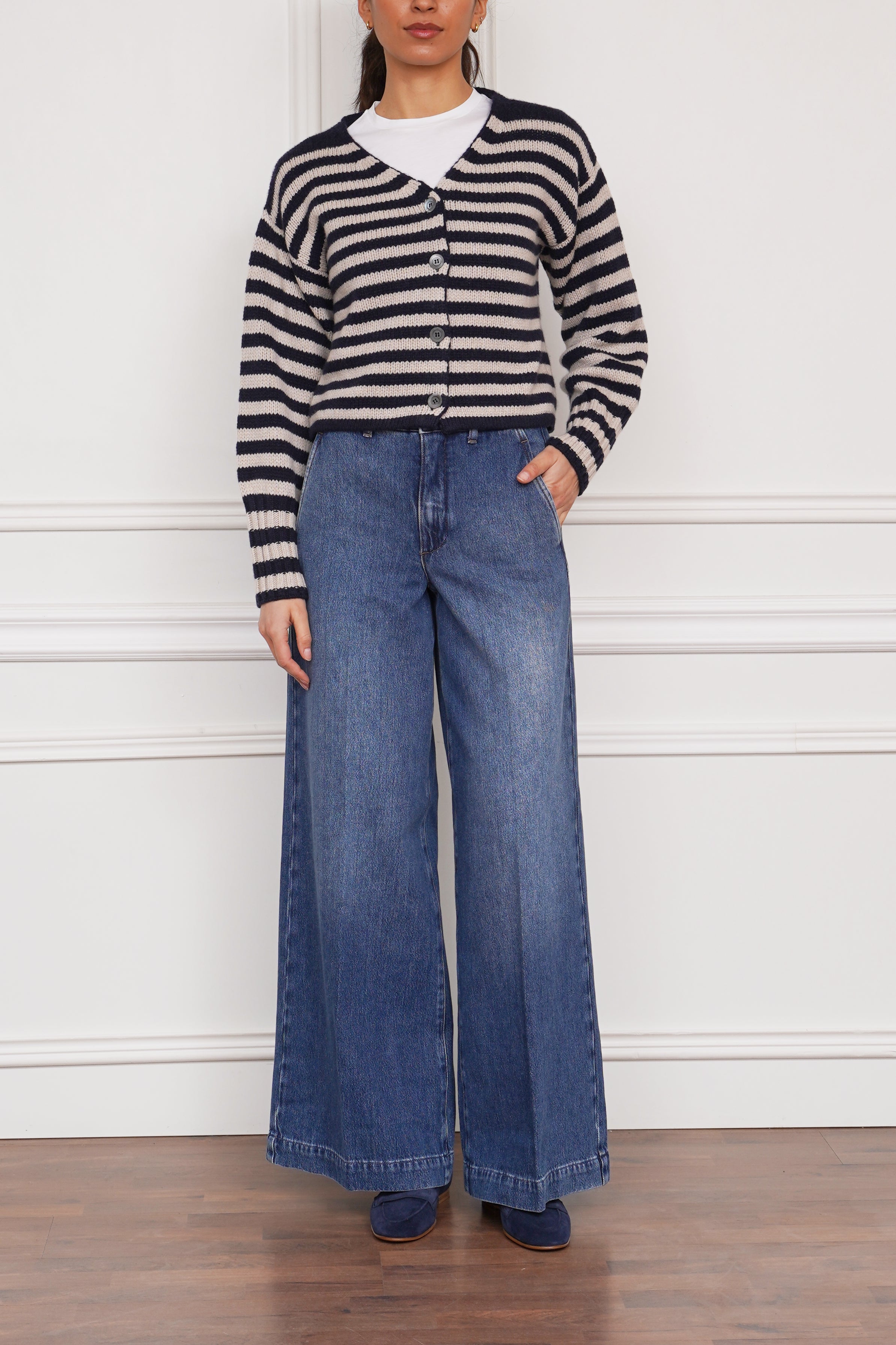 Gestreifte Strickjacke in marine/beige