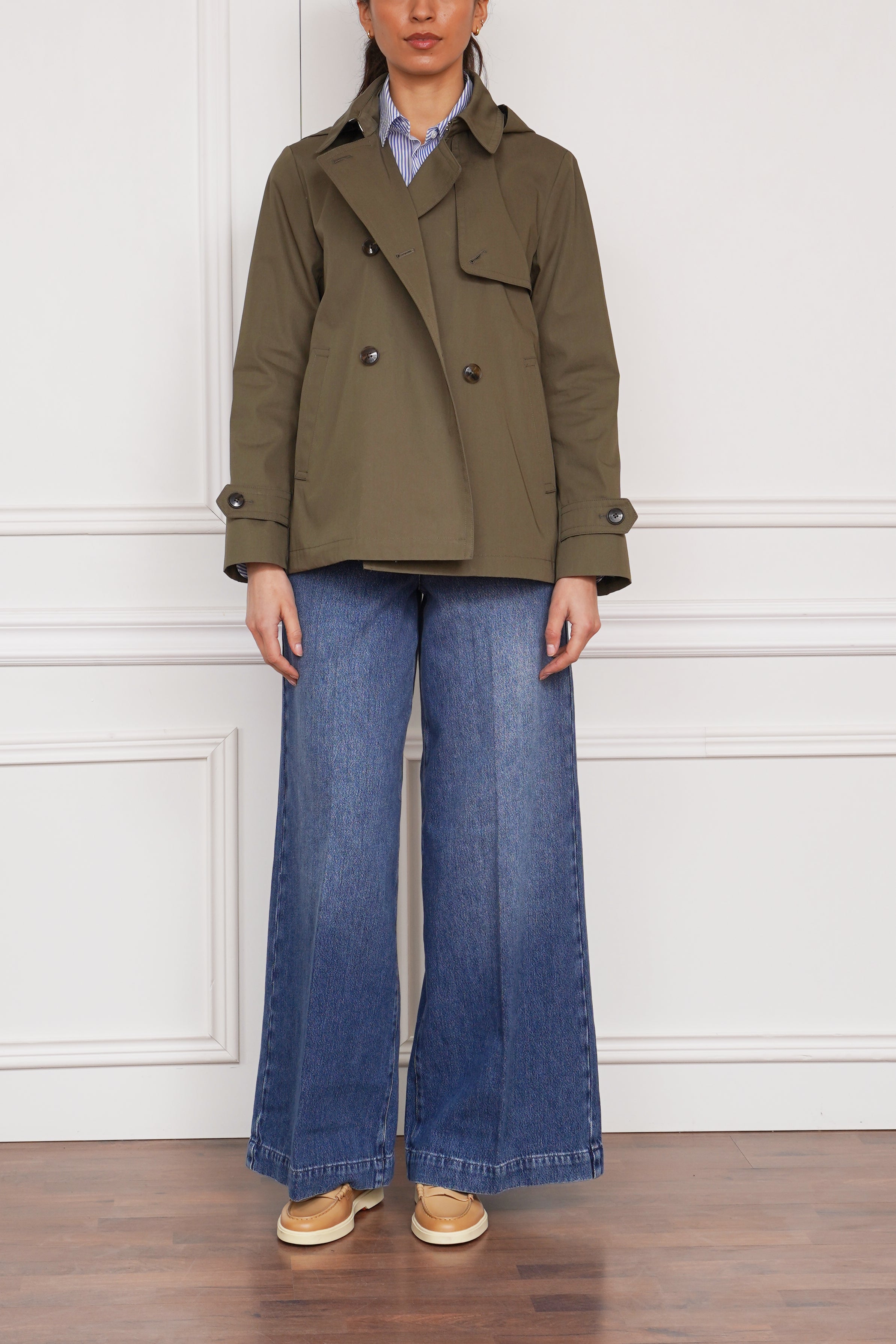 Kurzer Trenchcoat in grün