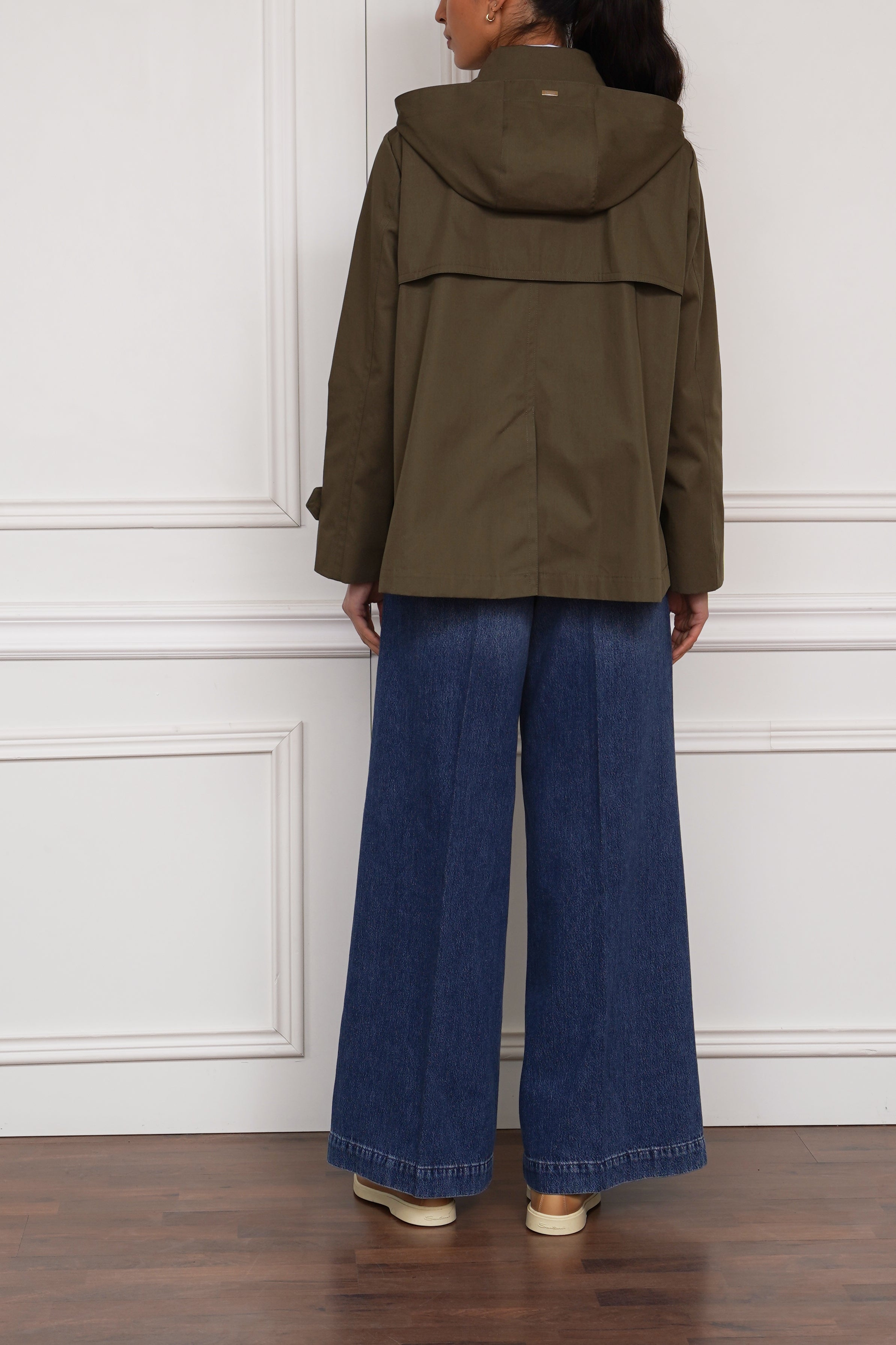 Kurzer Trenchcoat in grün