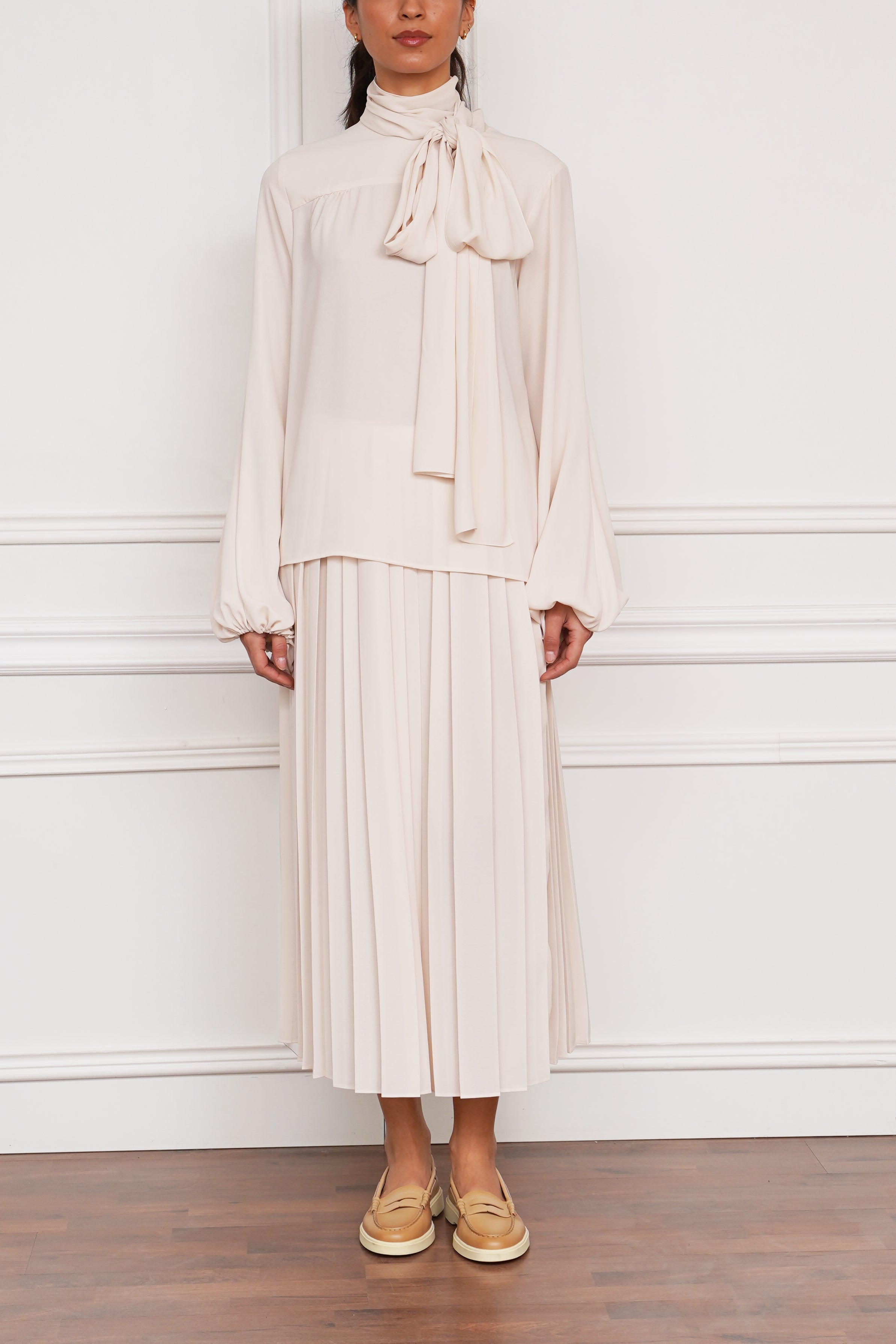 Schluppenbluse in creme